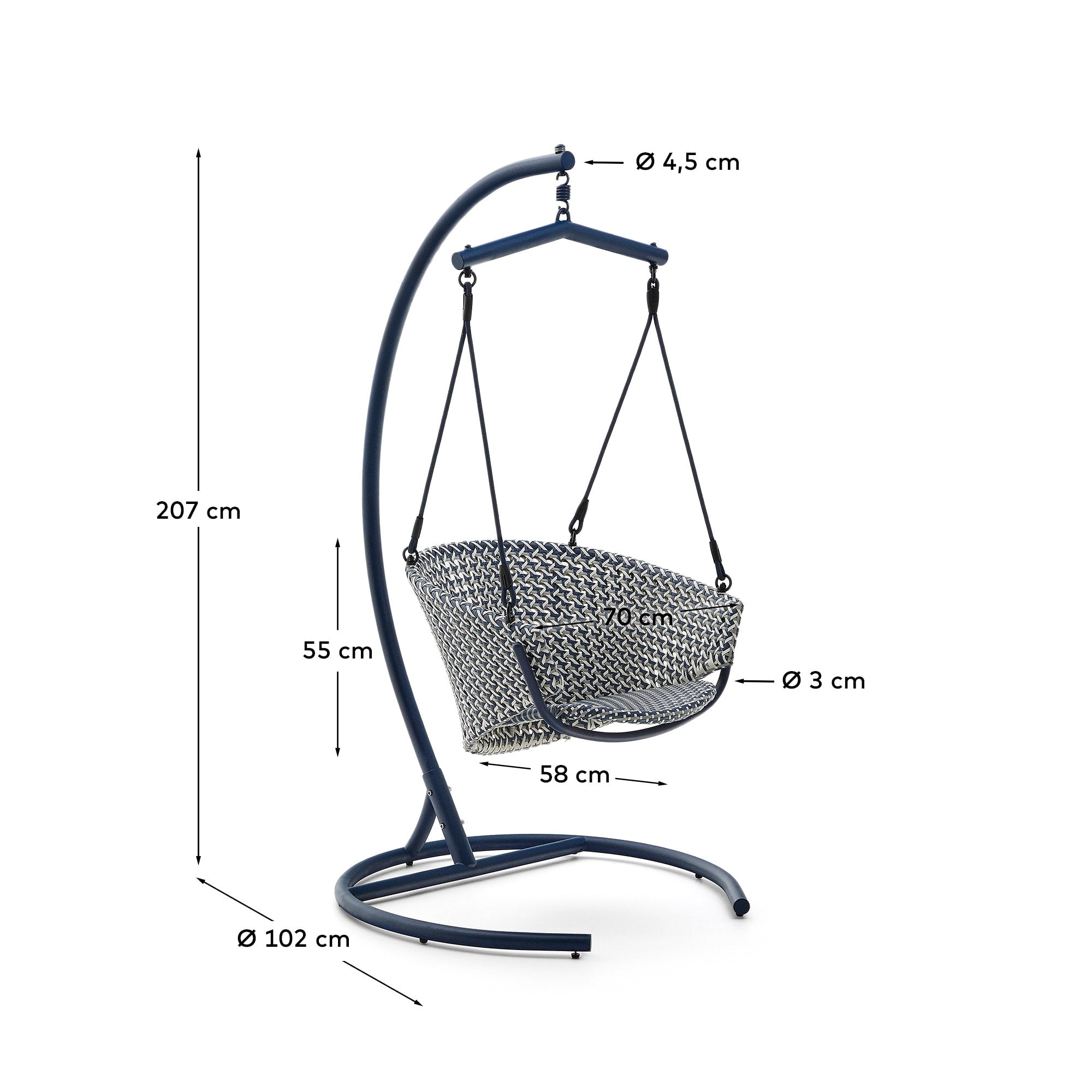 Moderner Hängesessel aus Aluminium und blauem Rattan, ideal für stilvolle Entspannung drinnen und draußen.