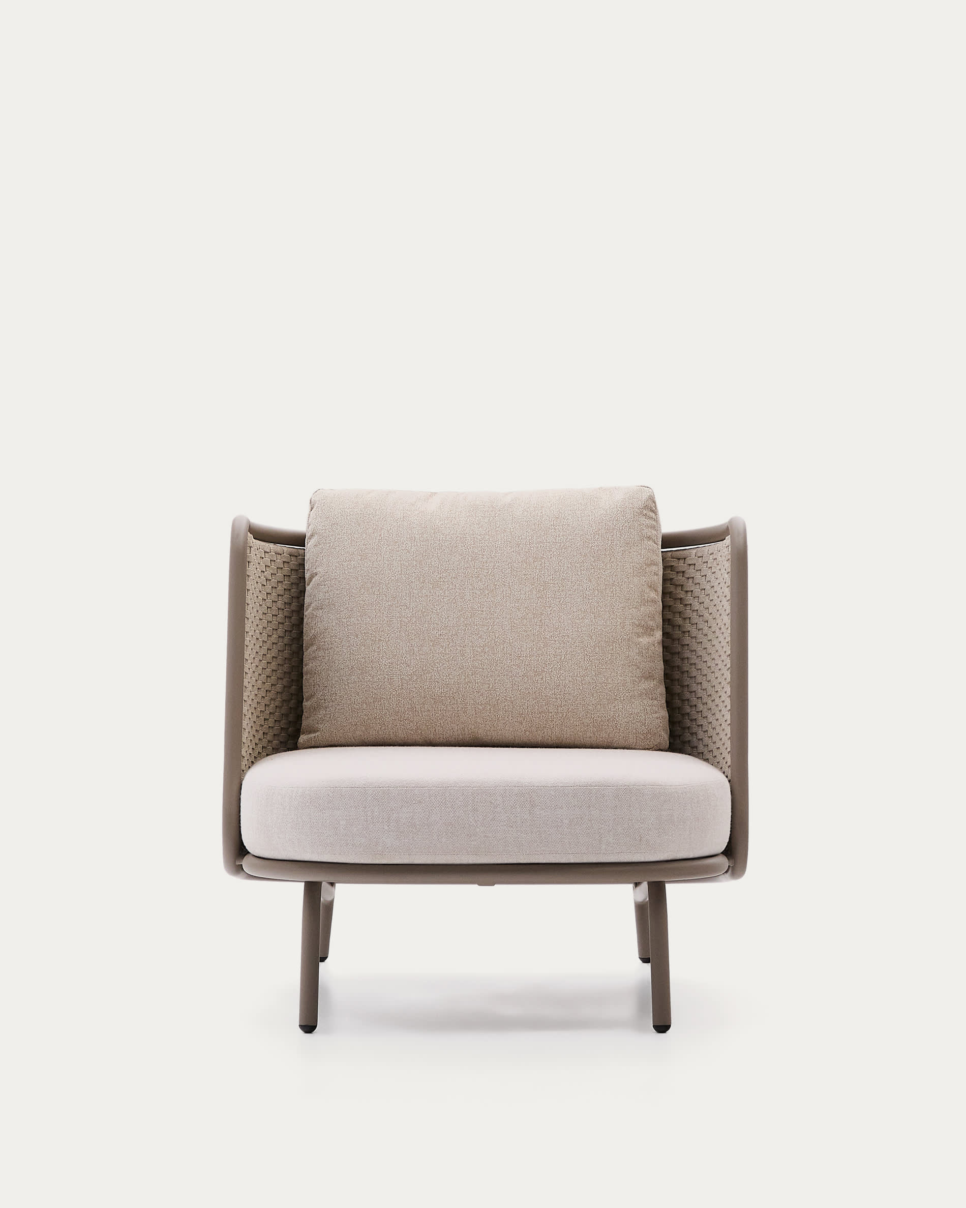 Moderner Outdoor-Sessel aus Aluminium mit taupefarbenem Seil, ideal für stilvolle Terrassen und gemütliche Außenbereiche.