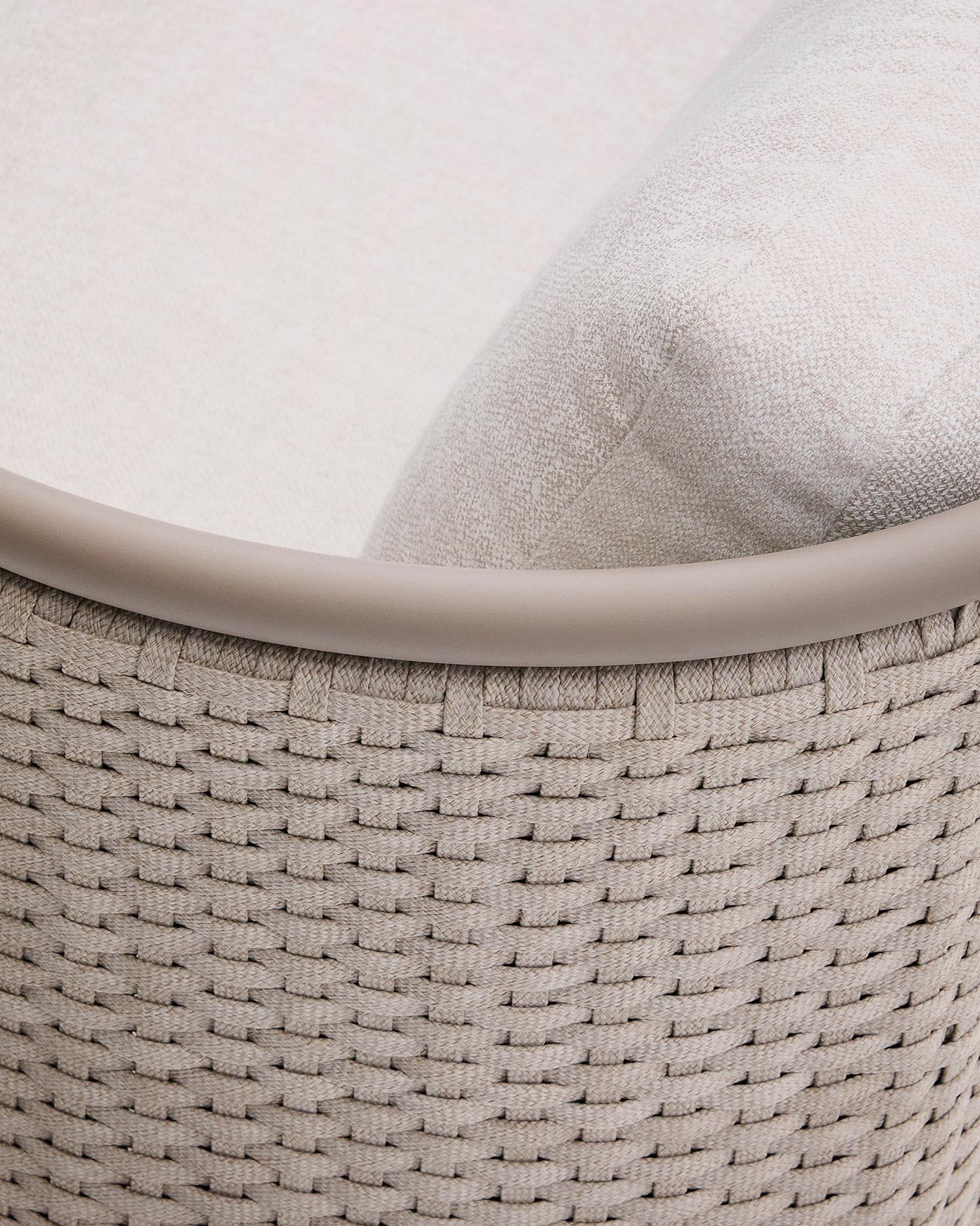 Outdoor-3-Sitzer-Sofa Sedalis aus Aluminium und taupefarbenem Seil 210 cm in Taupe präsentiert im Onlineshop von KAQTU Design AG. Lounge Sofa ist von Kave Home
