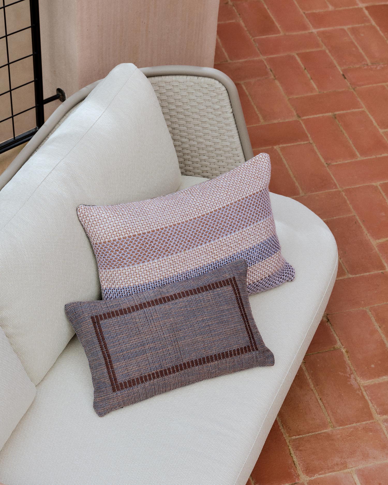 Outdoor-3-Sitzer-Sofa Sedalis aus Aluminium und taupefarbenem Seil 210 cm in Taupe präsentiert im Onlineshop von KAQTU Design AG. Lounge Sofa ist von Kave Home