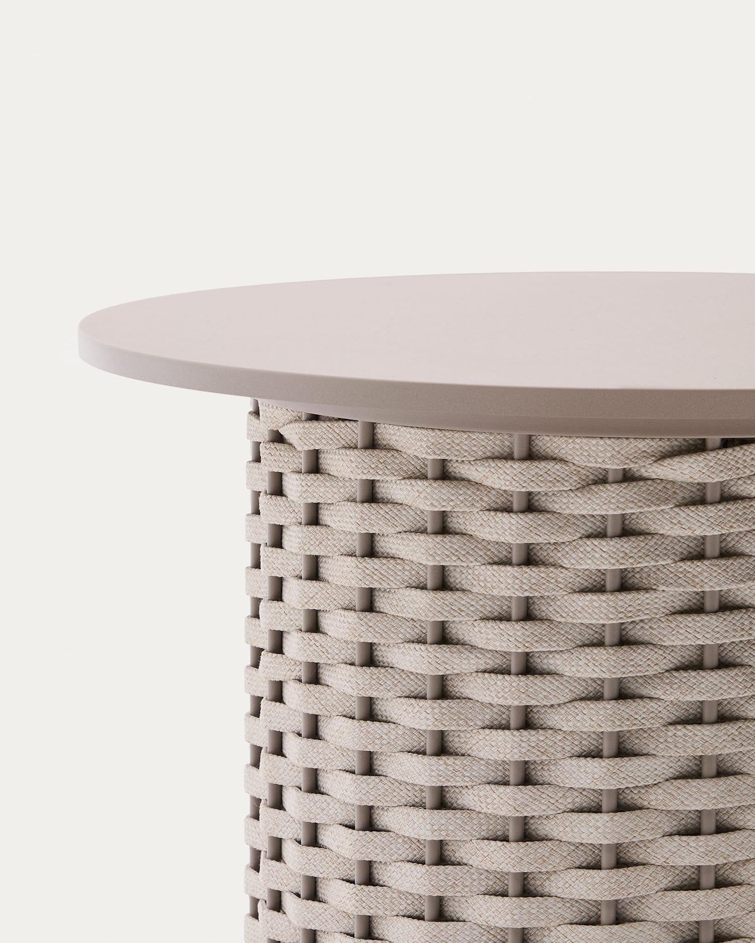 Moderner Outdoor-Beistelltisch aus Aluminium mit taupefarbenem Seil, Ø50 cm, ideal für stilvolle Außenbereiche.