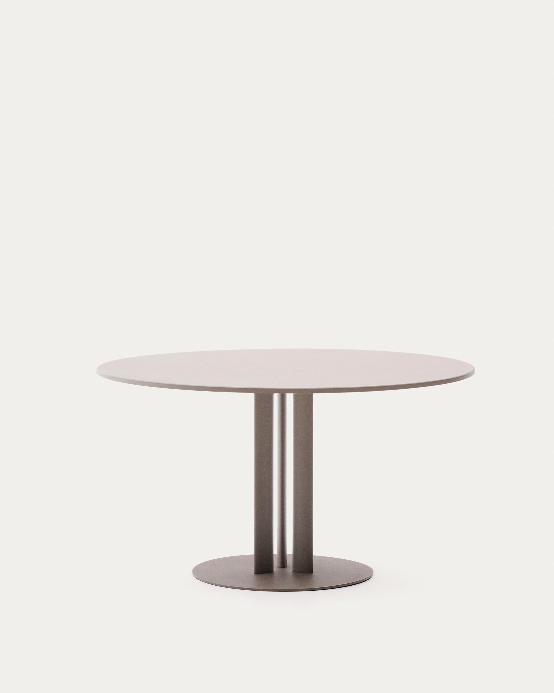 Runder Outdoor-Tisch Sedalis: Stilvolles Design, robuste Stahlkonstruktion, taupefarbene Aluminiumplatte, wetterfest, ideal für gesellige Runden.