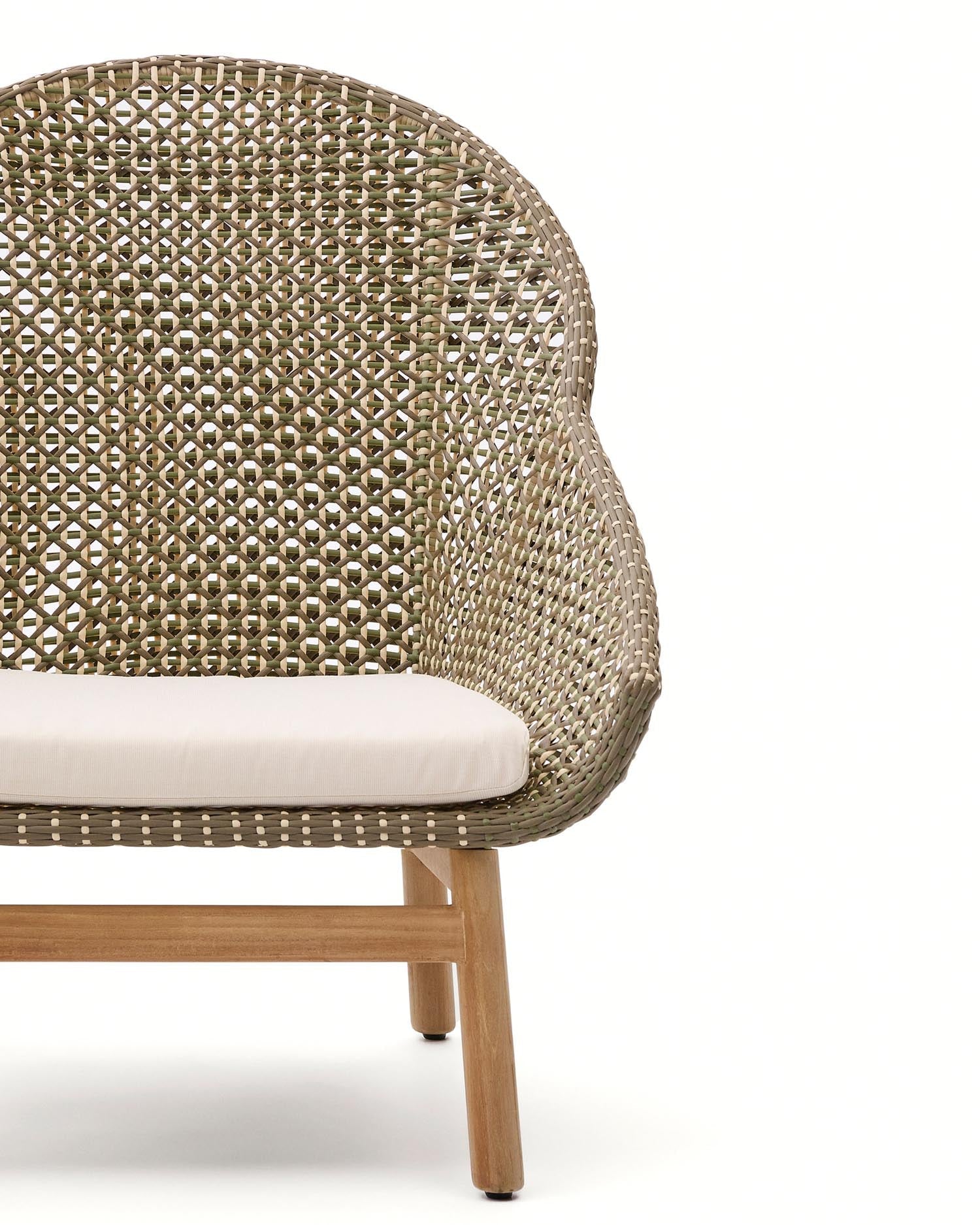 Sessel Olbia: Elegantes Design, synthetisches Rattan, FSC-Teakholz, hohe Rückenlehne, ideal für stilvolle Wohnräume.