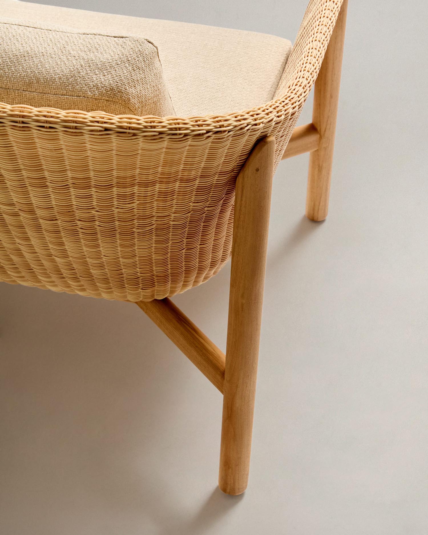 Elegantes 3-Sitzer-Sofa Galea aus FSC-zertifiziertem Teakholz und Rattan, 236 cm, nachhaltig und hochwertig.