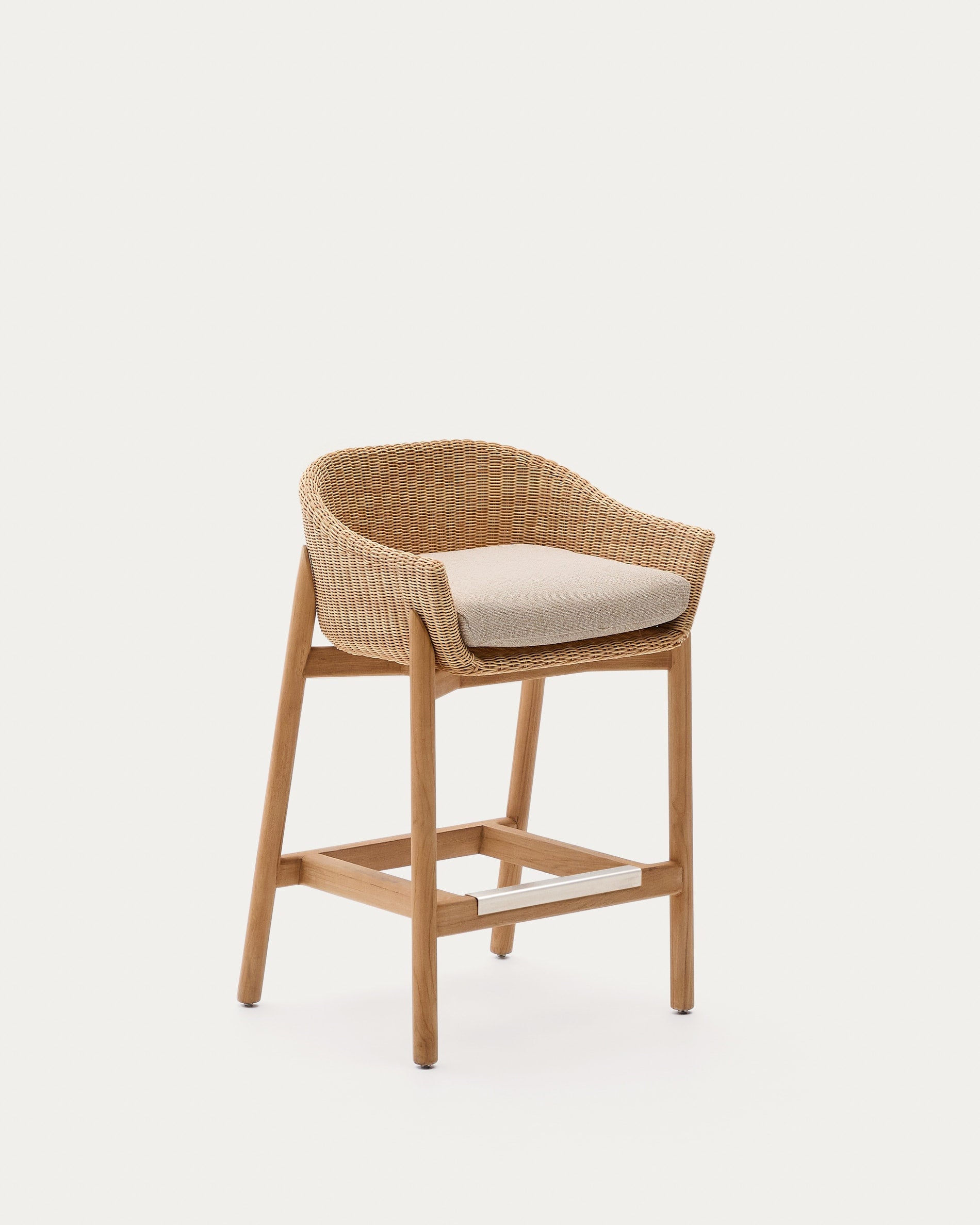 Hocker Galea aus massivem Teakholz und synthetischem Rattan 75 cm FSC 100% in Beige präsentiert im Onlineshop von KAQTU Design AG. Hocker Outdoor ist von Kave Home