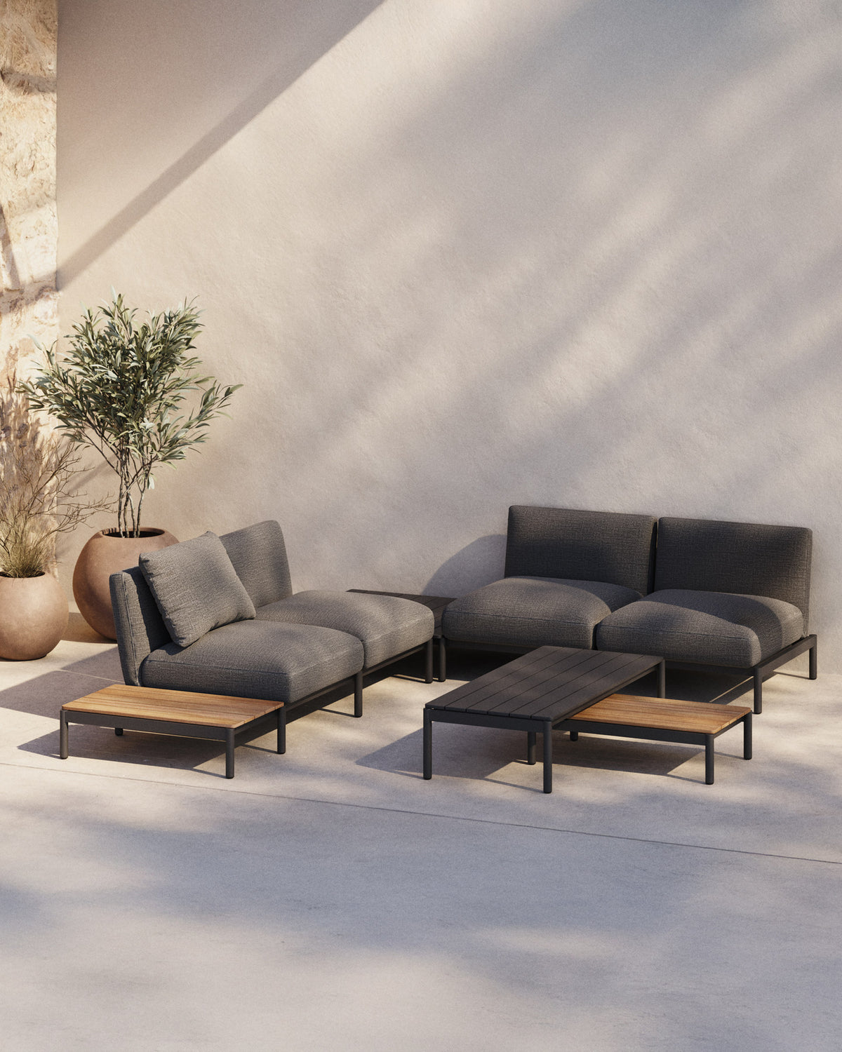 Couchtisch Sorells aus grauem Aluminium 63 x 144,6 cm in Graphit präsentiert im Onlineshop von KAQTU Design AG. Beistelltisch Outdoor ist von Kave Home