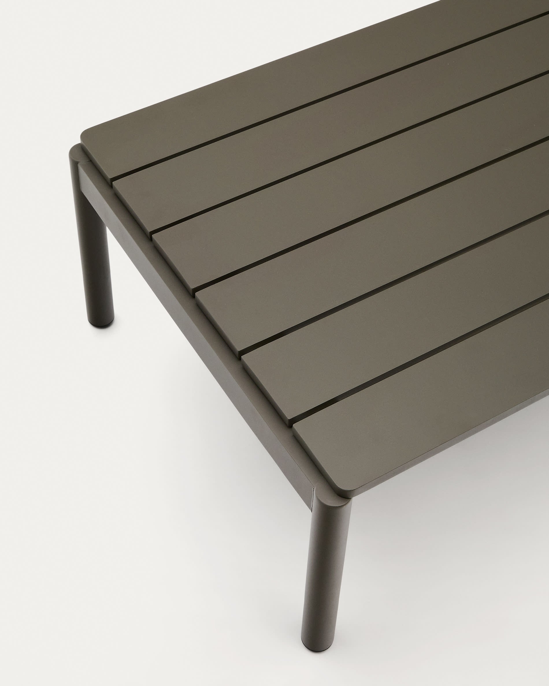 Eleganter grüner Aluminium-Couchtisch, ideal für Garten oder Terrasse, robust und stilvoll, 63 x 144,6 cm.