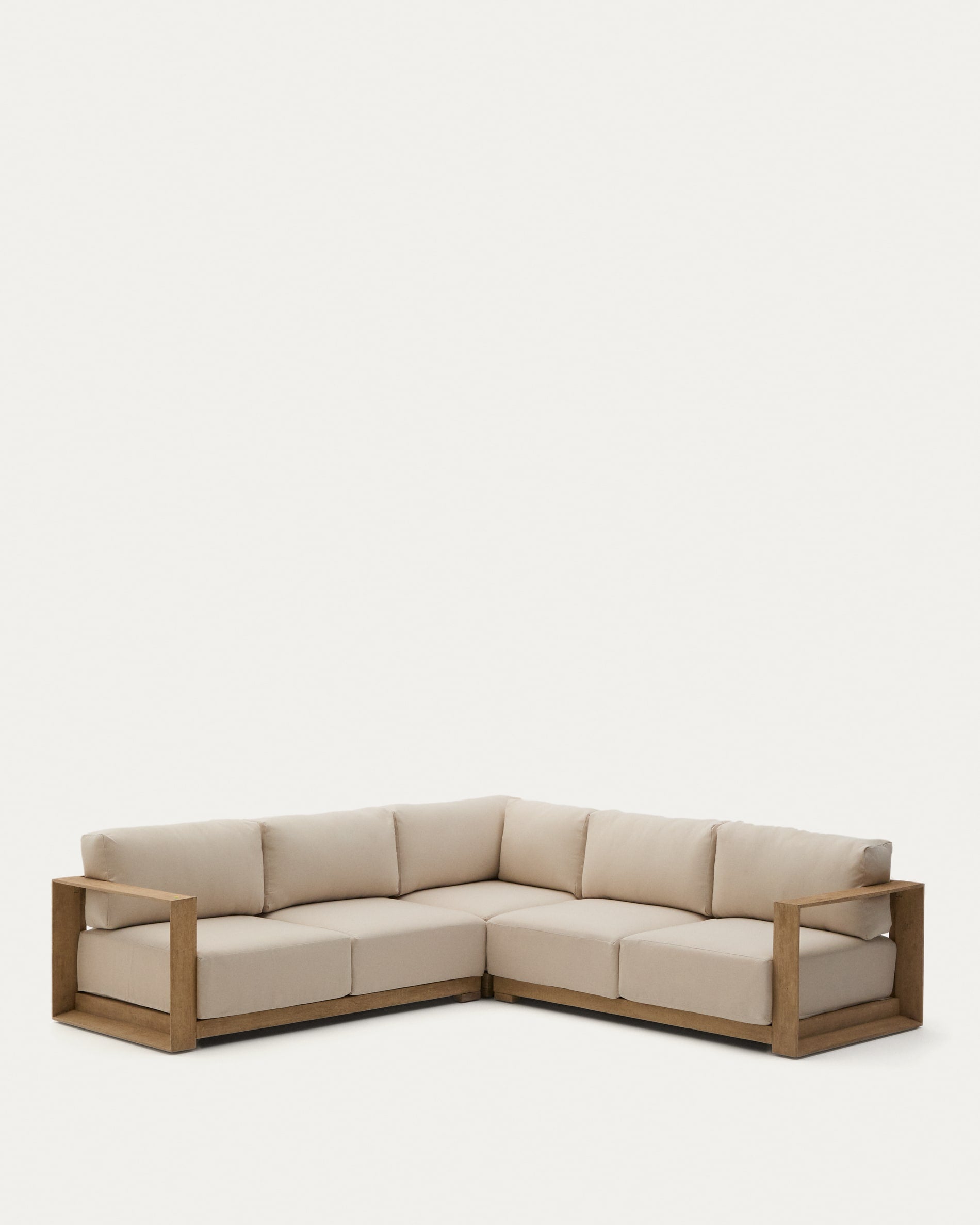 Elegantes 5-Sitzer-Ecksofa Ambra aus massivem Akazienholz, 248 cm, von Kave Home – stilvoll, langlebig, komfortabel.