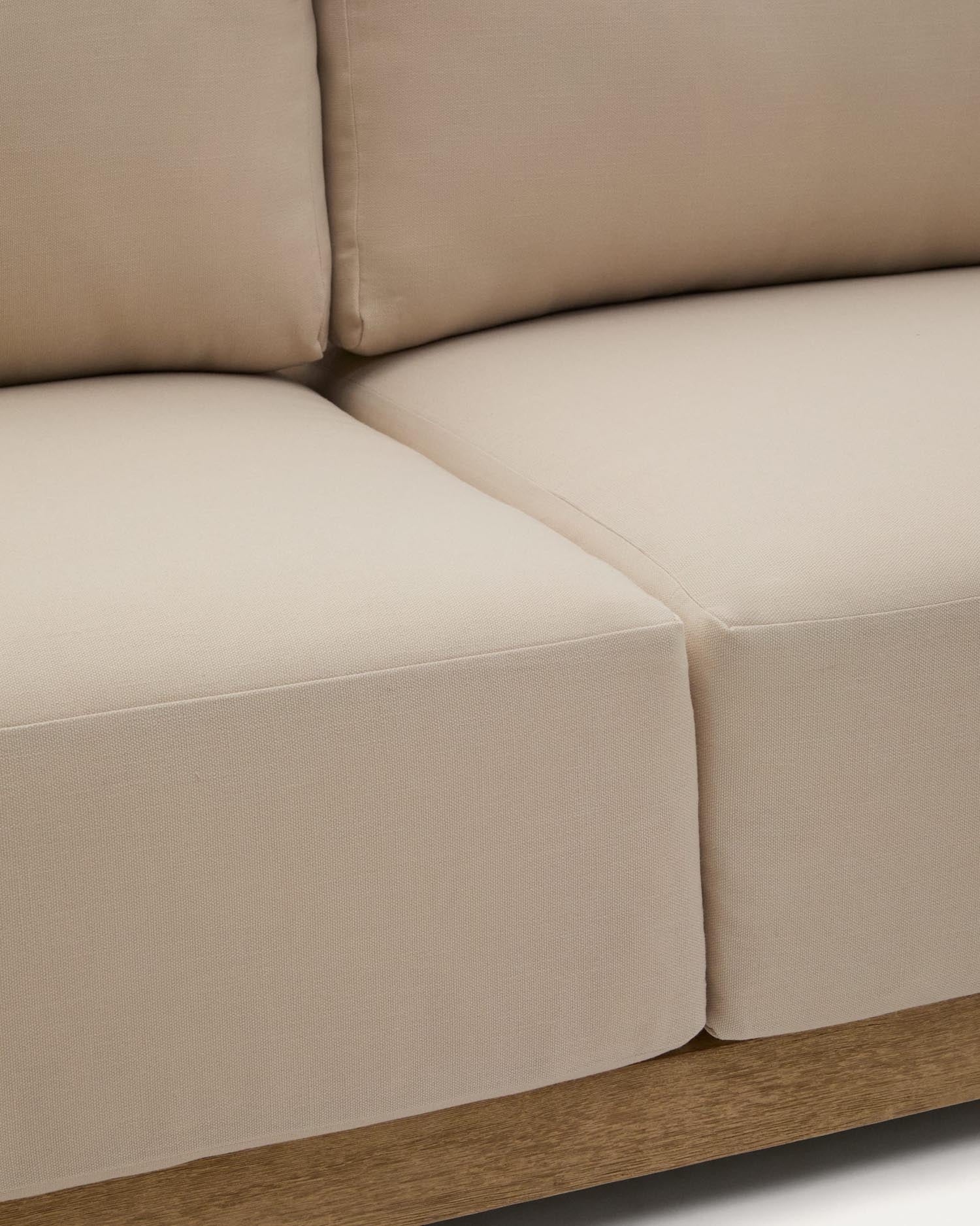 Das 5-Sitzer-Ecksofa Ambra aus Akazienholz vereint modernes Design mit natürlicher Eleganz und bietet großzügigen Komfort.