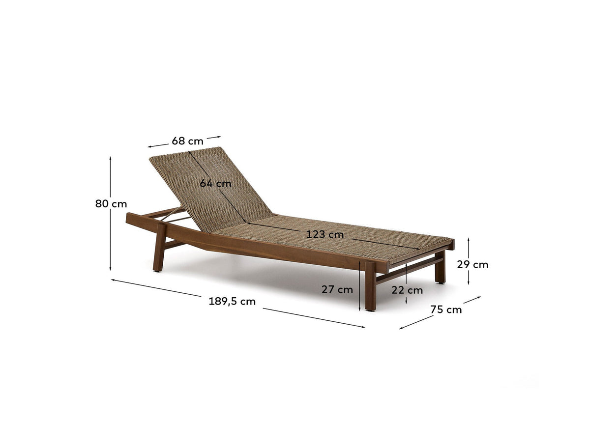 Sonnenliege Itani aus massivem Teakholz und synthetischem Rattan FSC 100% in Braun, Natur, Beige präsentiert im Onlineshop von KAQTU Design AG. Liegestuhl ist von Kave Home