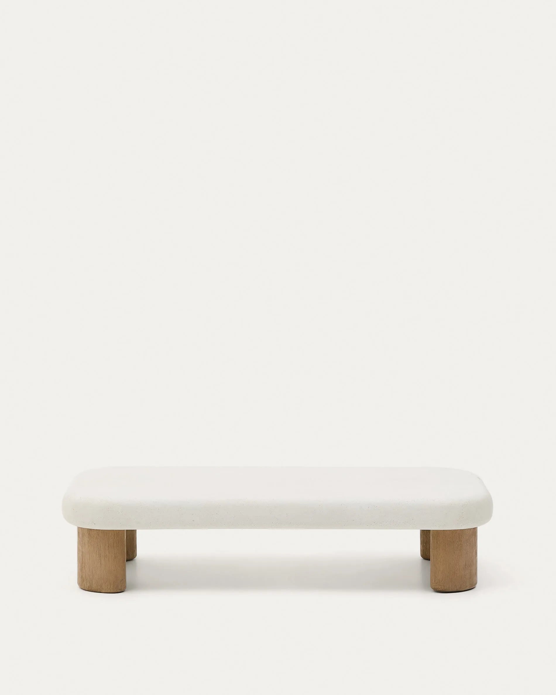 Couchtisch Labra: Zementplatte & Akazienholzbeine, 140x70 cm. Modern, langlebig, ideal für drinnen & draußen.