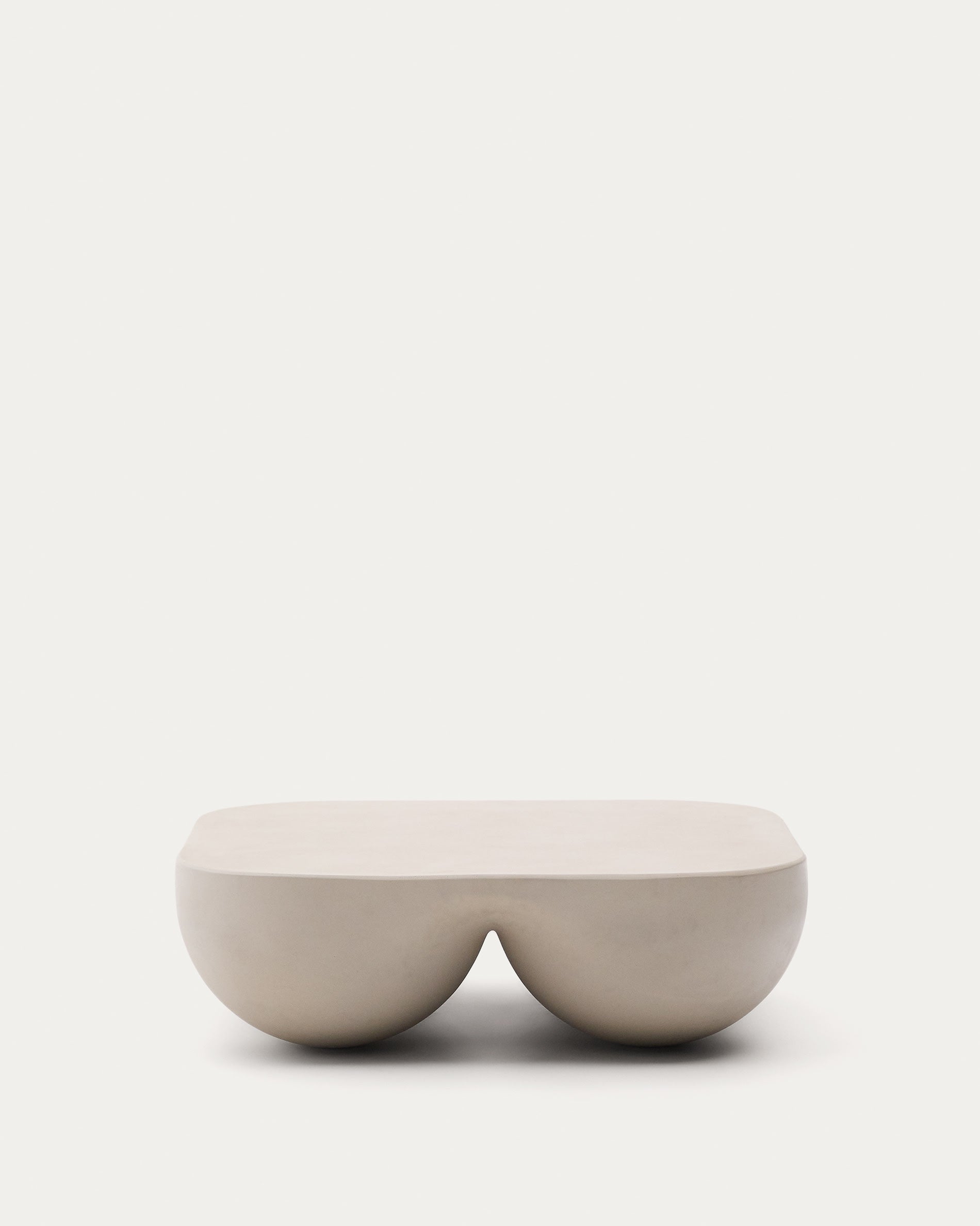 Der Couchtisch Colba vereint modernes Design mit Funktionalität, ideal für stilvolle Outdoor-Bereiche.