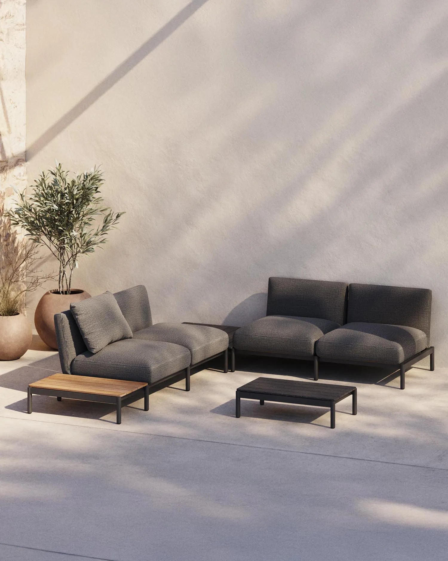 Couchtisch Sorells aus grauem Aluminium 52,4 x 91 cm   in Graphit präsentiert im Onlineshop von KAQTU Design AG. Beistelltisch Outdoor ist von Kave Home