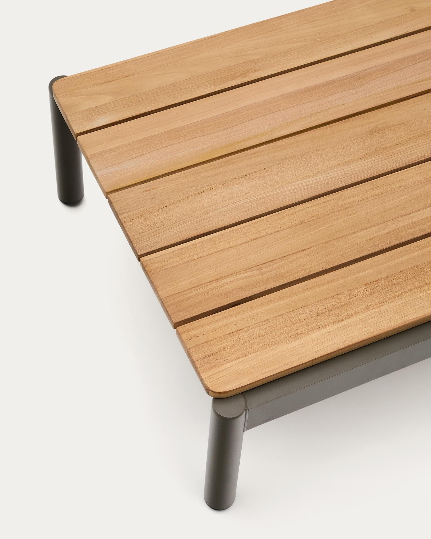 Couchtisch Sorells aus grünem Aluminium und Teakholz 52,4 x 91 cm FSC 100%   in Khaki präsentiert im Onlineshop von KAQTU Design AG. Beistelltisch Outdoor ist von Kave Home