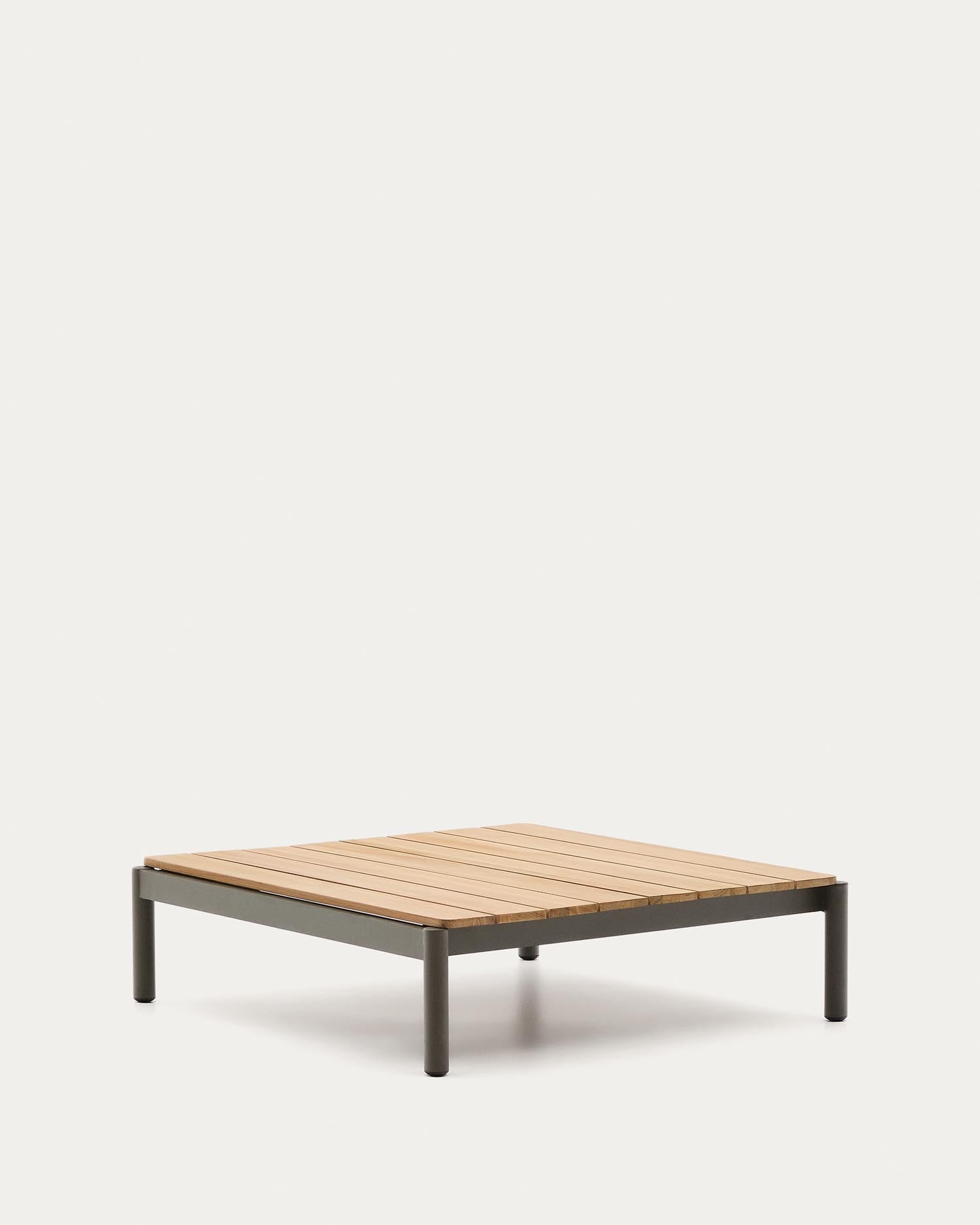 Couchtisch Sorells aus grünem Aluminium und Teakholz 89 x 91 cm FSC 100%   in Khaki präsentiert im Onlineshop von KAQTU Design AG. Beistelltisch Outdoor ist von Kave Home