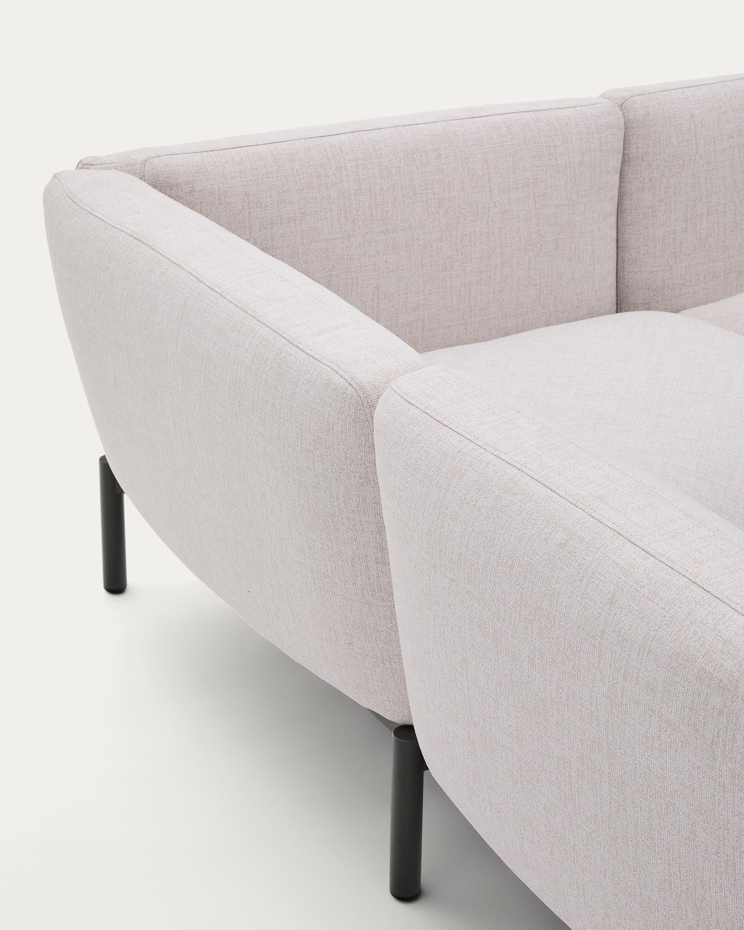 Modulares Outdoor-Ecksofa Sorells mit 5 Sitzplätzen mit beigefarbener Polsterung und grünem Aluminium, mit Tischen aus Teakholz, 277 x 446 cm, FSC 100 % in Beige präsentiert im Onlineshop von KAQTU Design AG. Lounge Sofa ist von Kave Home