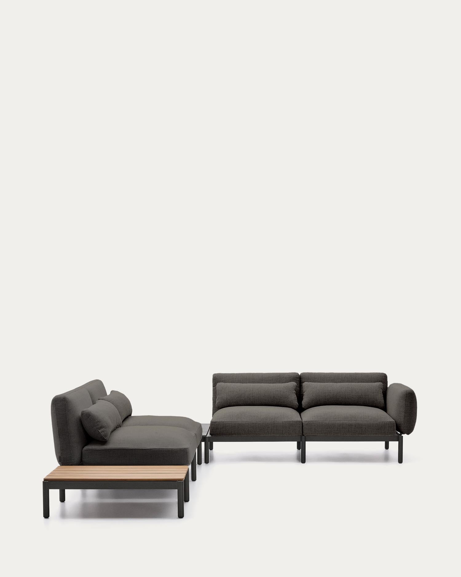 Verwandeln Sie Ihren Außenbereich mit dem modularen Outdoor-Ecksofa Sorells. 4 Sitzplätze, graue Polsterung und langlebige Aluminiumstruktur für höchsten Komfort!