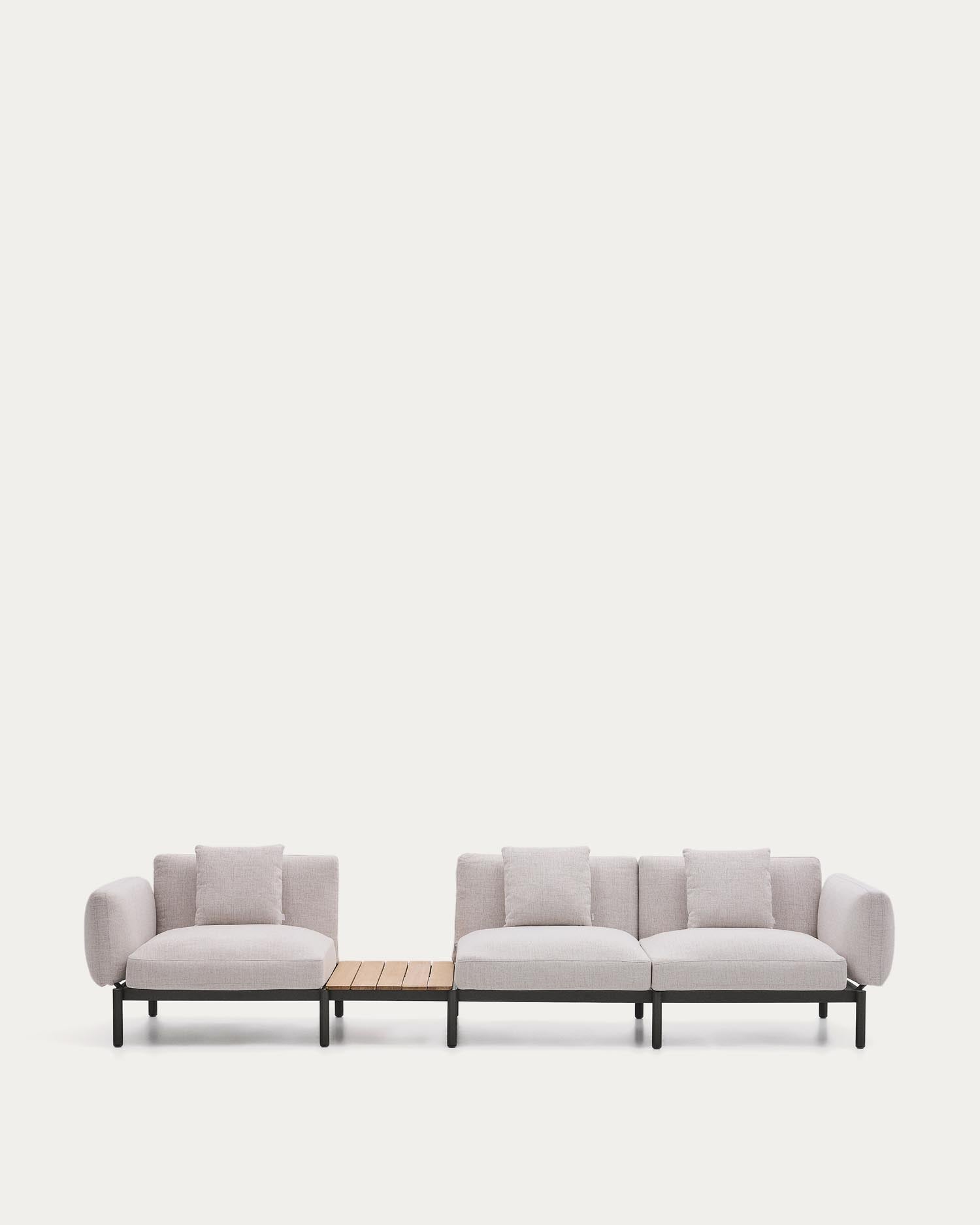 Modulares Outdoor-Sofa Sorells mit 3 Sitzplätzen mit beigefarbener Polsterung und grauem Aluminium, mit Tisch aus Teakholz, 341 x 113 cm, FSC 100 % in Beige präsentiert im Onlineshop von KAQTU Design AG. Lounge Sofa ist von Kave Home