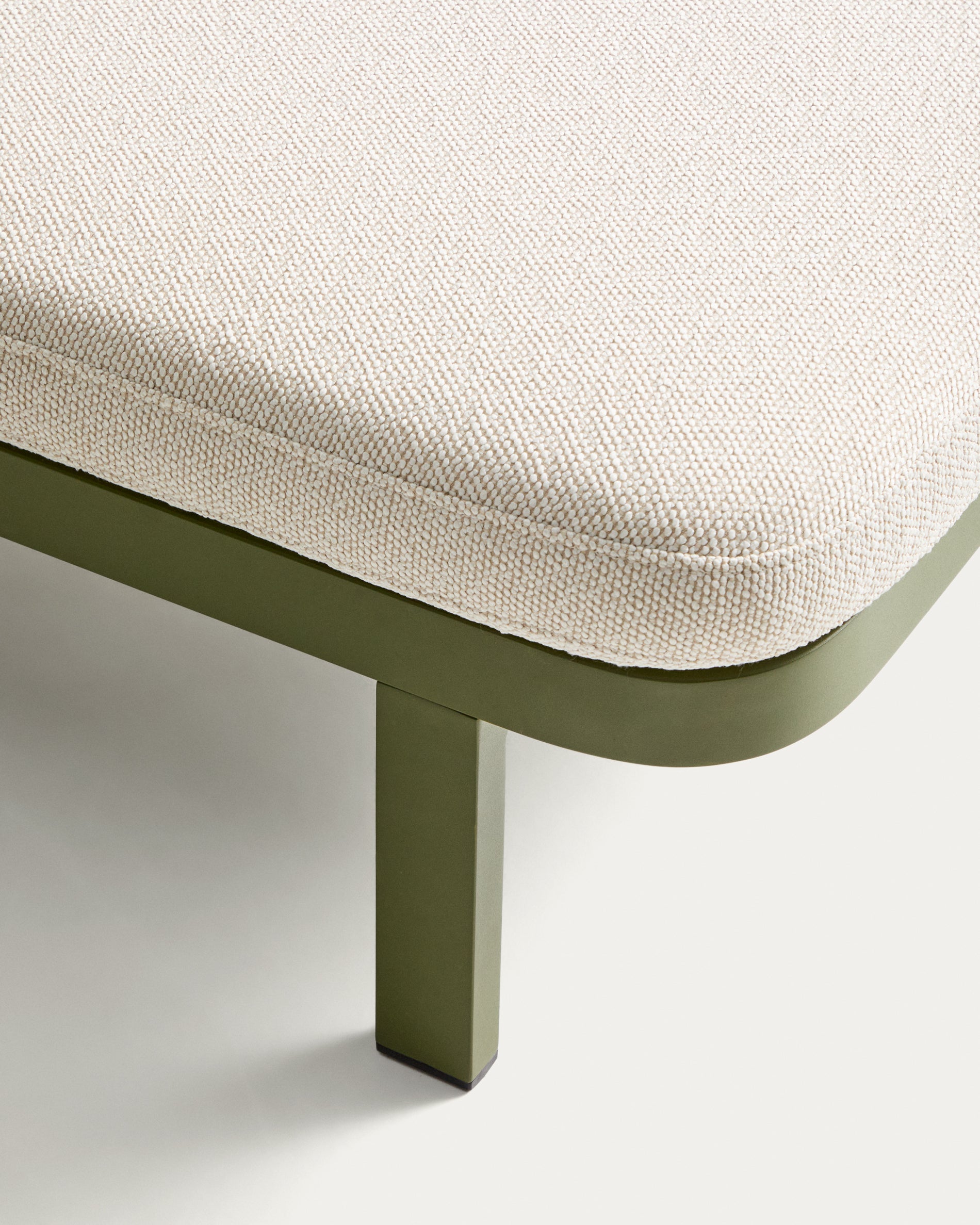 Sonnenliege Kionia aus Aluminium in Grün. in Grün präsentiert im Onlineshop von KAQTU Design AG. Liegestuhl ist von Kave Home