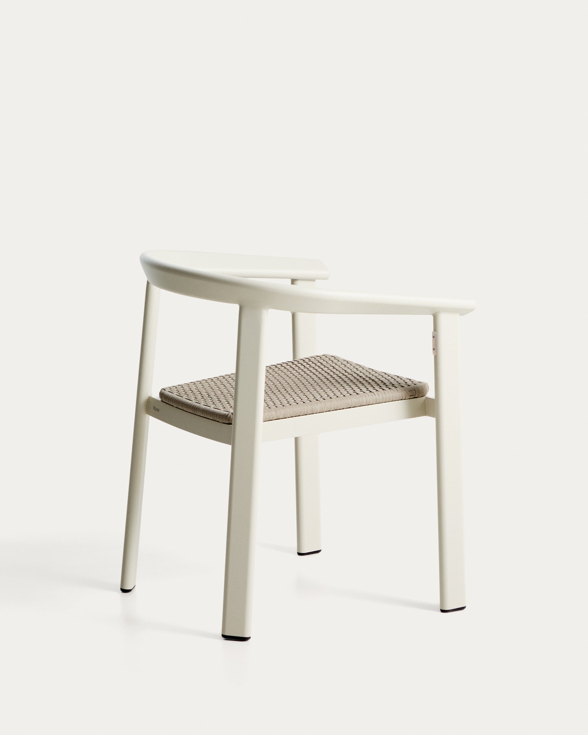 Stapelbarer Stuhl Erice aus Aluminium und ecrufarbenem Seil in Ecru präsentiert im Onlineshop von KAQTU Design AG. Gartenstuhl ist von Kave Home