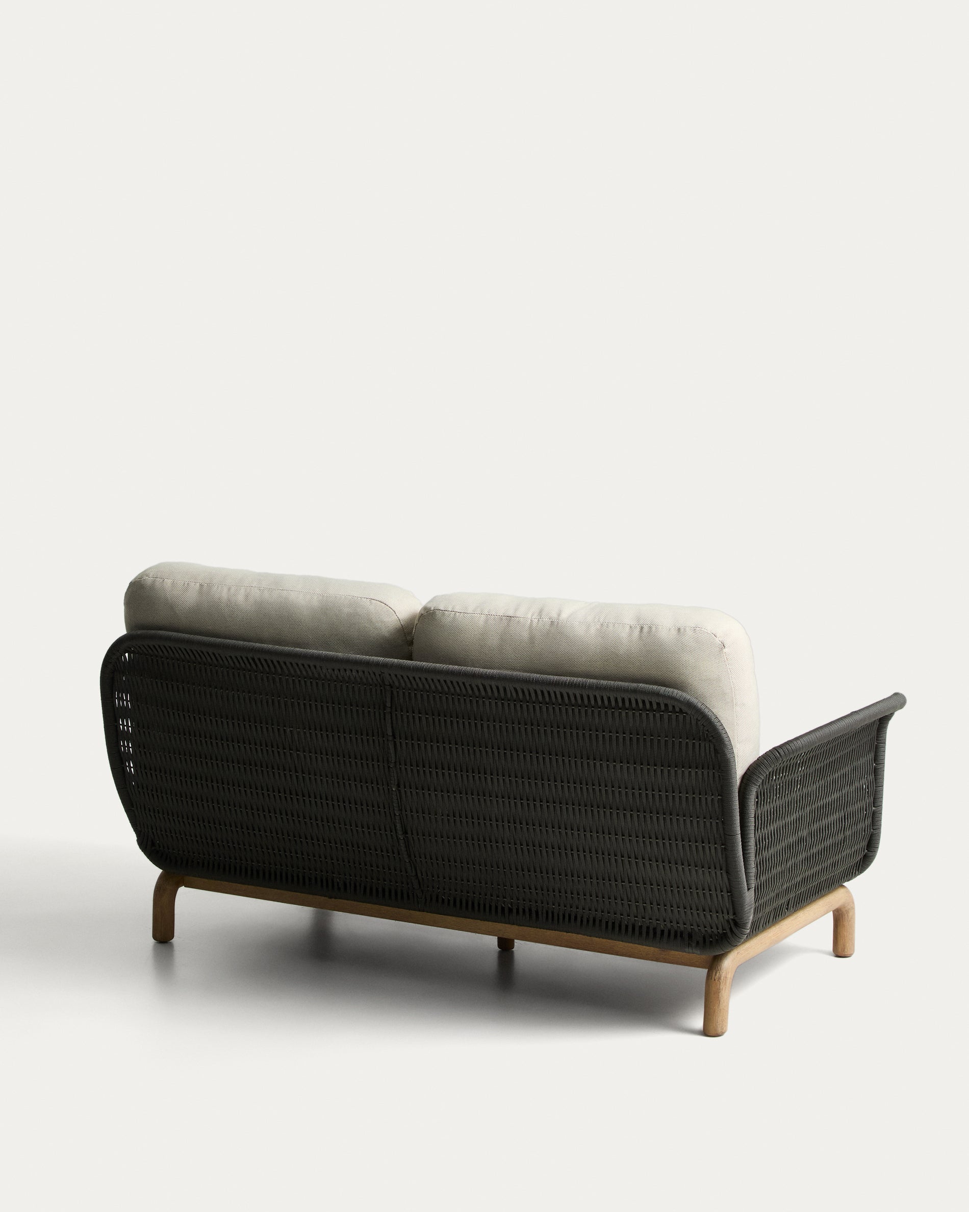 2-Sitzer-Sofa Alipa aus massivem Akazienholz und dunkelgrauem Seil, 165 cm in Graphit präsentiert im Onlineshop von KAQTU Design AG. Loungesofa ist von Kave Home