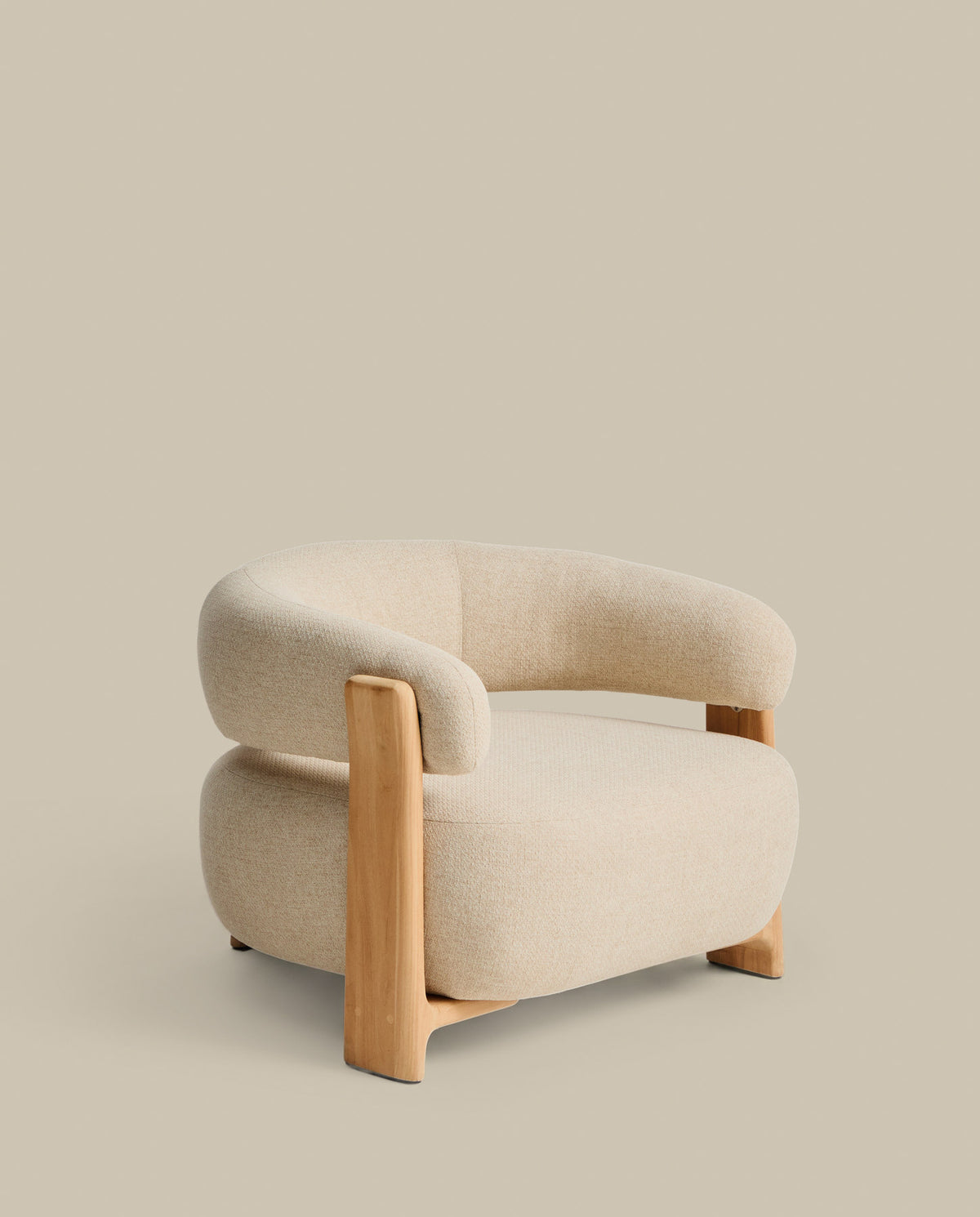 Outdoor-Sessel Granit in Beige mit Beinen aus massivem Teakholz mit naturfarbenem Finish, 100 % FSC in Beige, Natur präsentiert im Onlineshop von KAQTU Design AG. Outdoor-Sessel ist von Kave Home