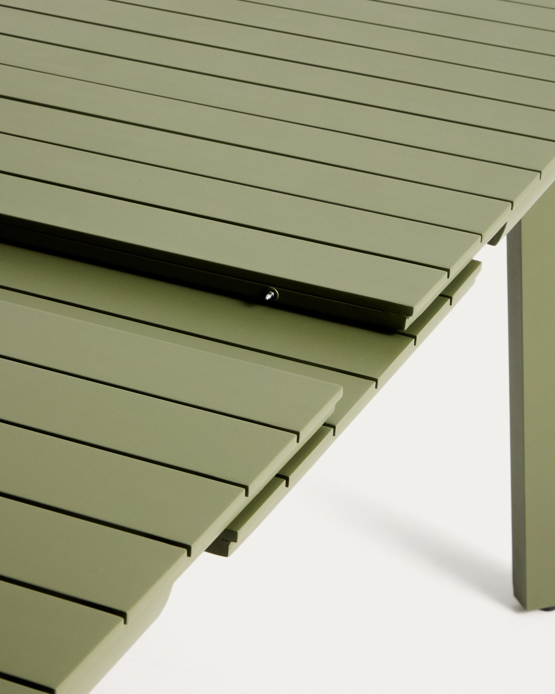 Ausziehbarer Outdoor-Tisch Izola aus Aluminium mit grünem Finish 185 (235) x 100 cm in Grün präsentiert im Onlineshop von KAQTU Design AG. Gartentisch ist von Kave Home