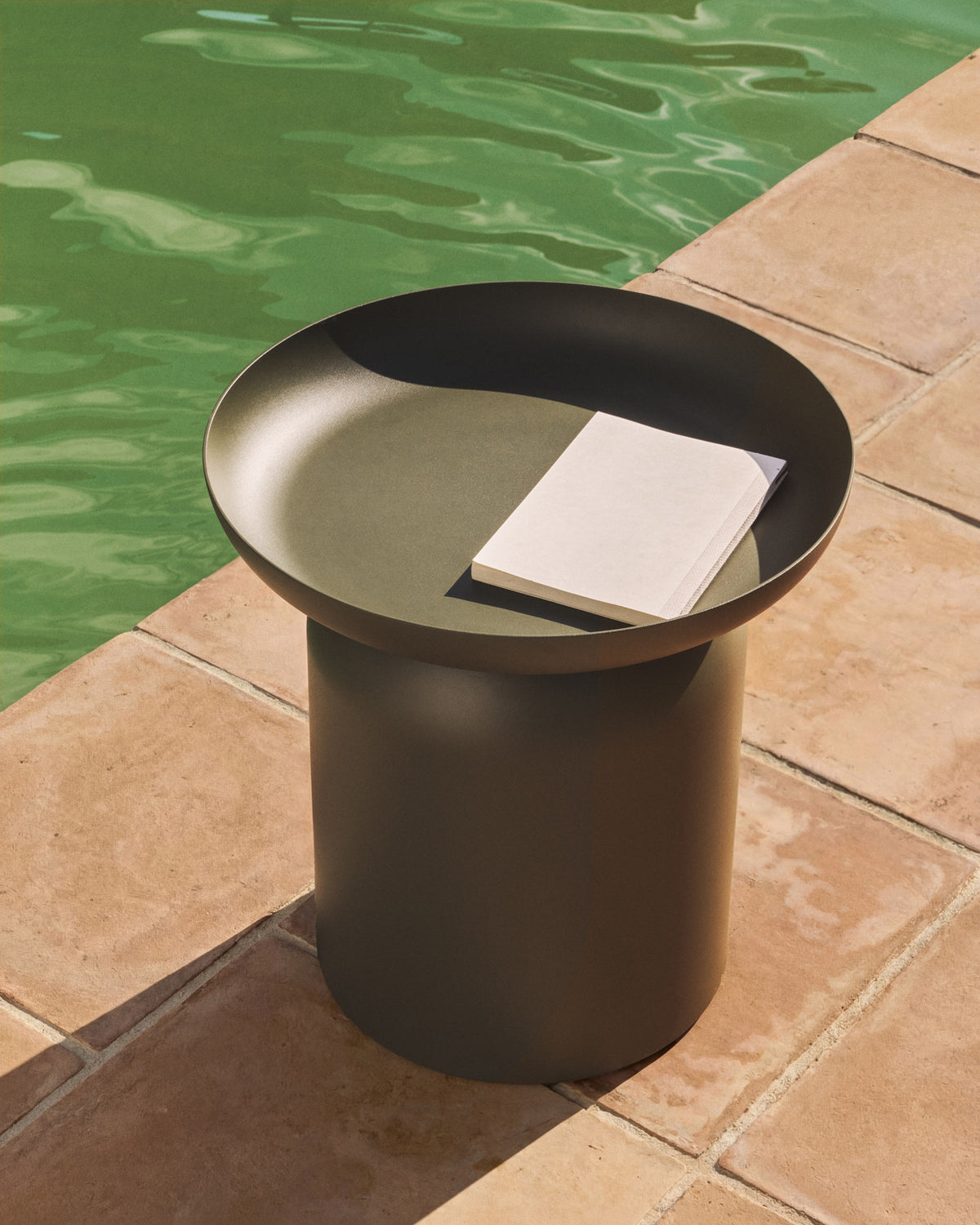 Beistelltisch Arcola aus Aluminium in Grün, Ø 45 cm in Grün, Hellgrün präsentiert im Onlineshop von KAQTU Design AG. Beistelltisch Outdoor ist von Kave Home