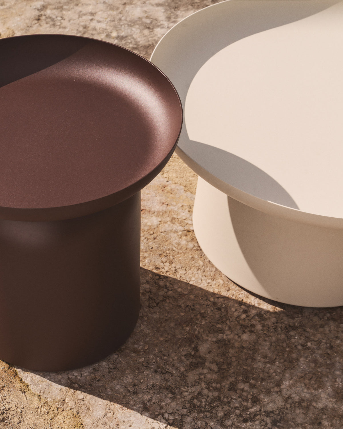 Beistelltisch Arcola aus Aluminium in Braun, Ø 45 cm in Taupe präsentiert im Onlineshop von KAQTU Design AG. Beistelltisch Outdoor ist von Kave Home