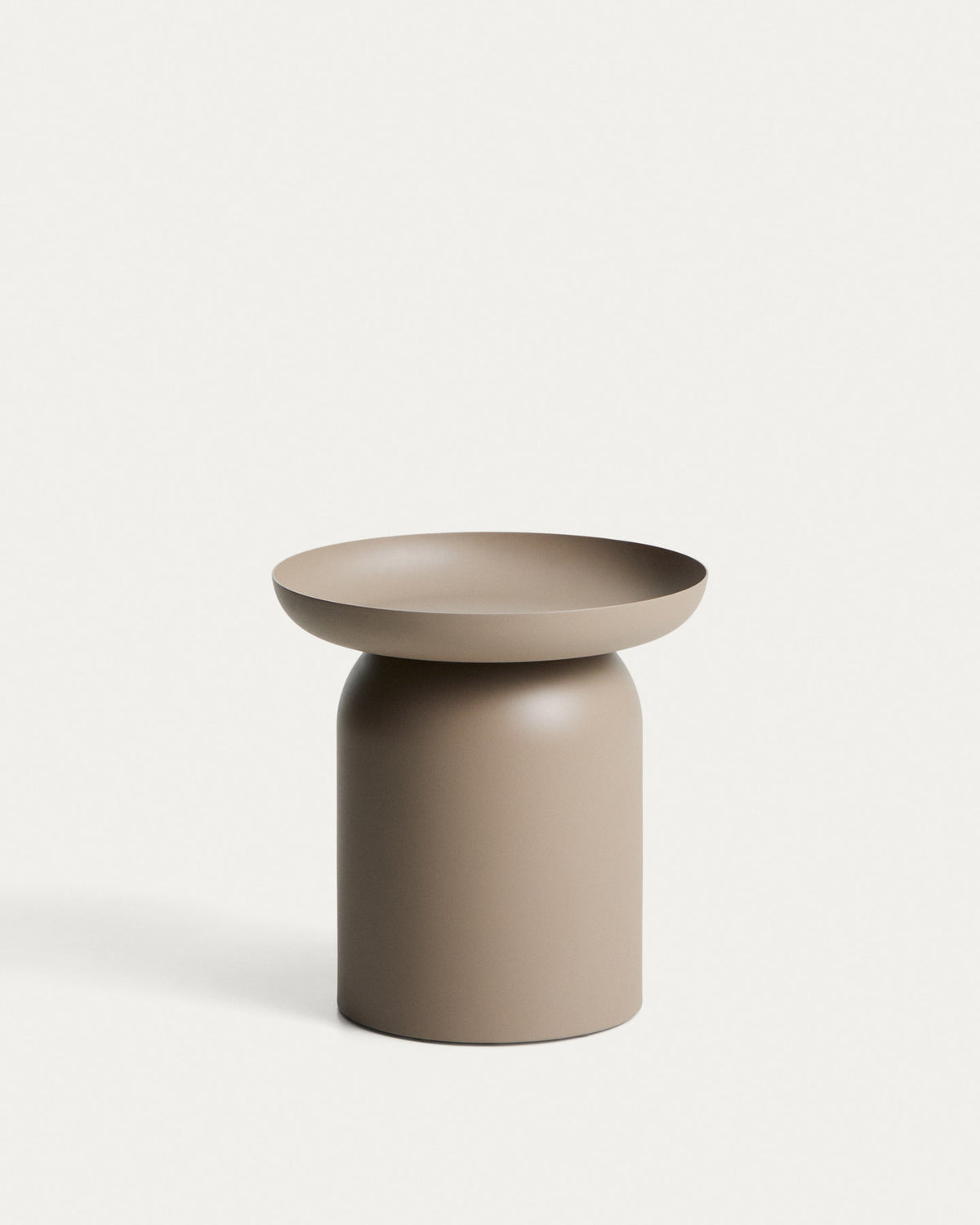 Beistelltisch Arcola aus Aluminium in Taupe, Ø 45 cm in Beige, Ecru, Taupe präsentiert im Onlineshop von KAQTU Design AG. Beistelltisch Outdoor ist von Kave Home