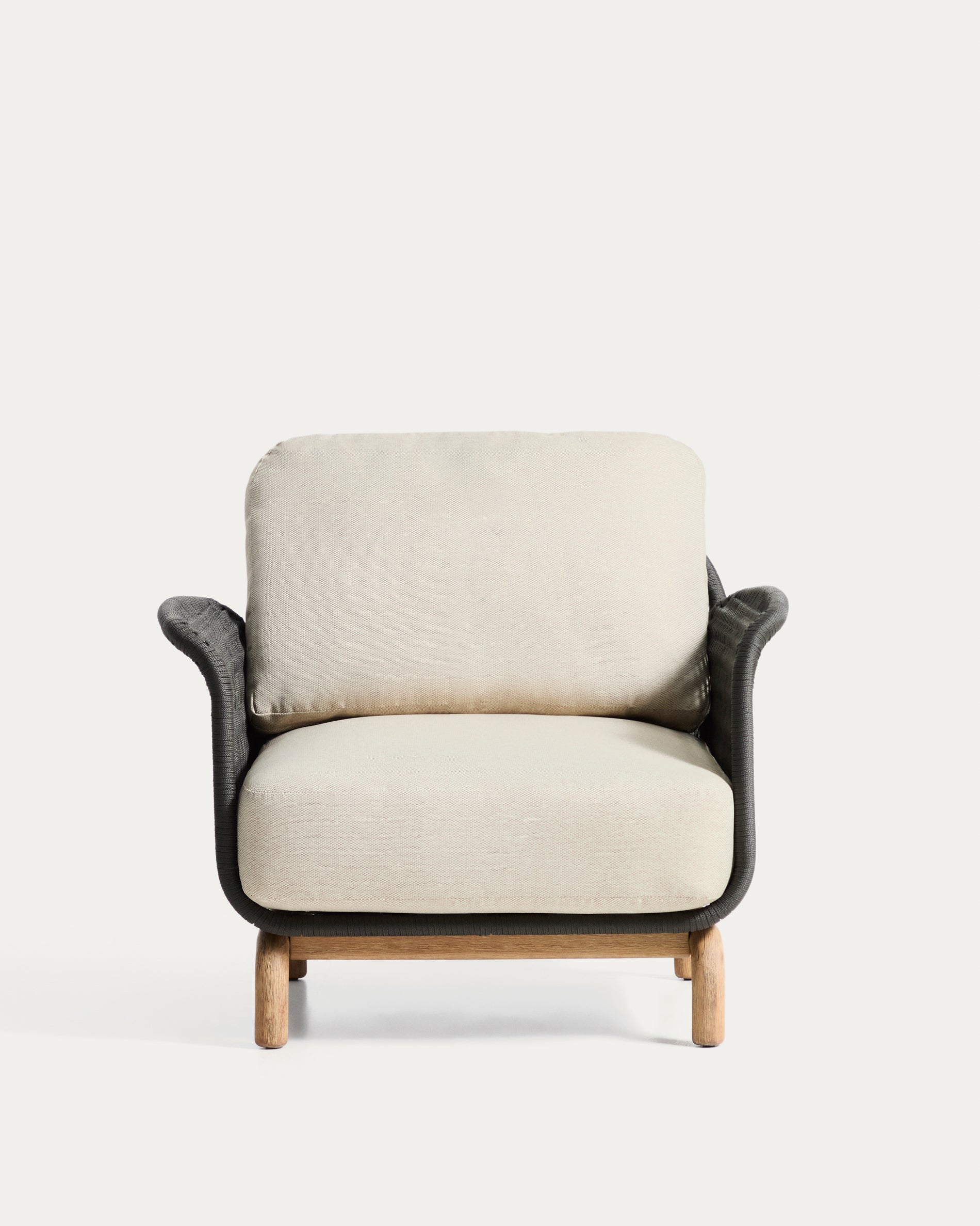 Sessel Alipa aus massivem Akazienholz und dunkelgrauem Seil, FSC 100 % in Graphit präsentiert im Onlineshop von KAQTU Design AG. Outdoor-Sessel ist von Kave Home