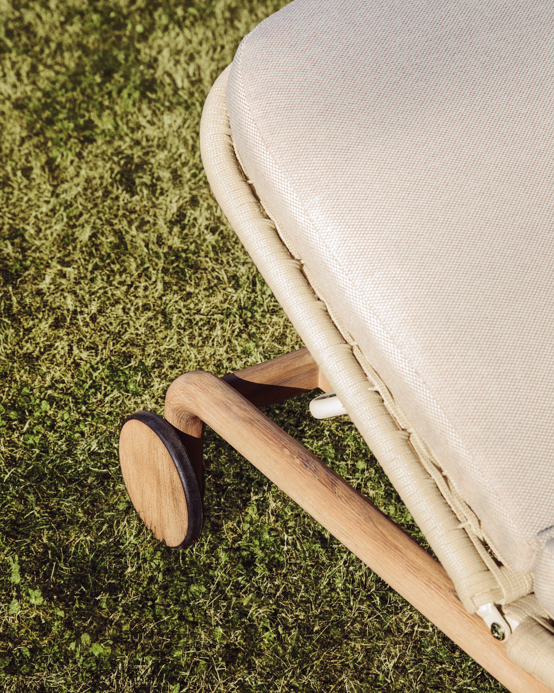 2er-Sonnenliege Alipa aus massivem Akazienholz und ecrufarbenem Seil, FSC 100 % in Ecru präsentiert im Onlineshop von KAQTU Design AG. Liegestuhl ist von Kave Home