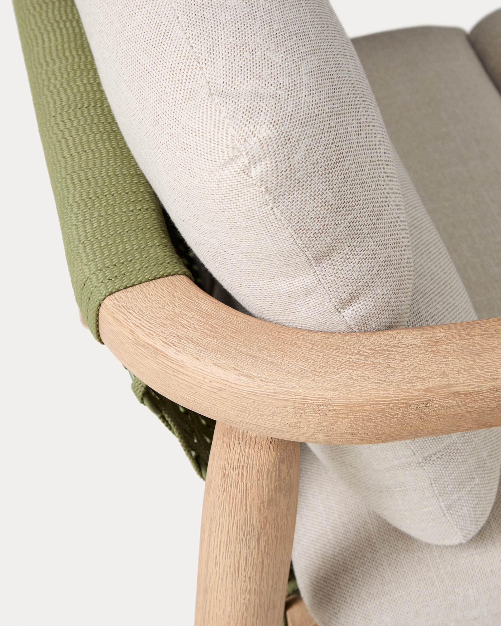 Sessel Menfi aus massivem Akazienholz und grünem Seil in Dunkelgrün präsentiert im Onlineshop von KAQTU Design AG. Outdoor-Sessel ist von Kave Home