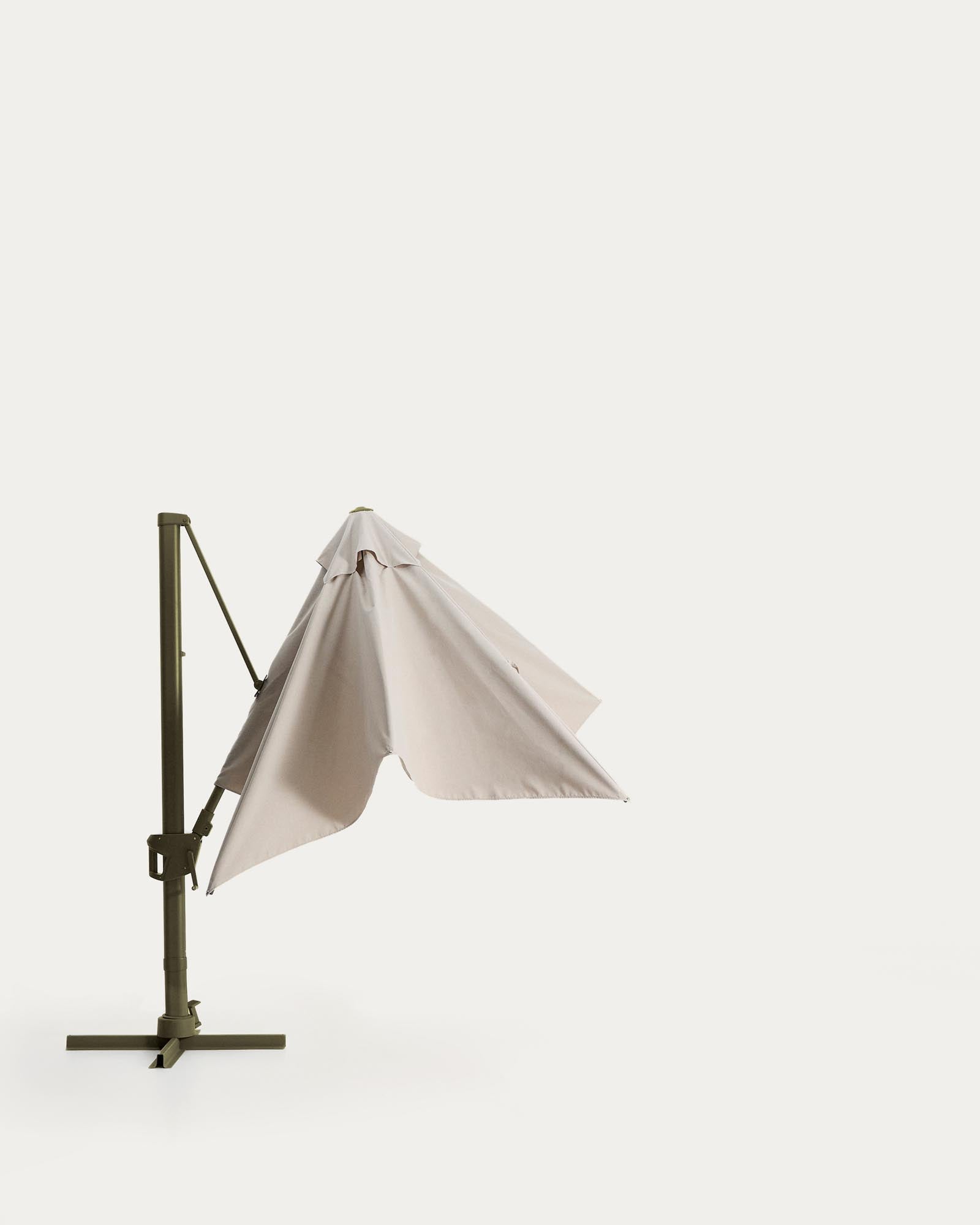 Eleganter Sonnenschirm Noli in hellem Beige, kombiniert mit einem robusten grünen Aluminiumgestell, perfekt für schattige Momente im Garten.