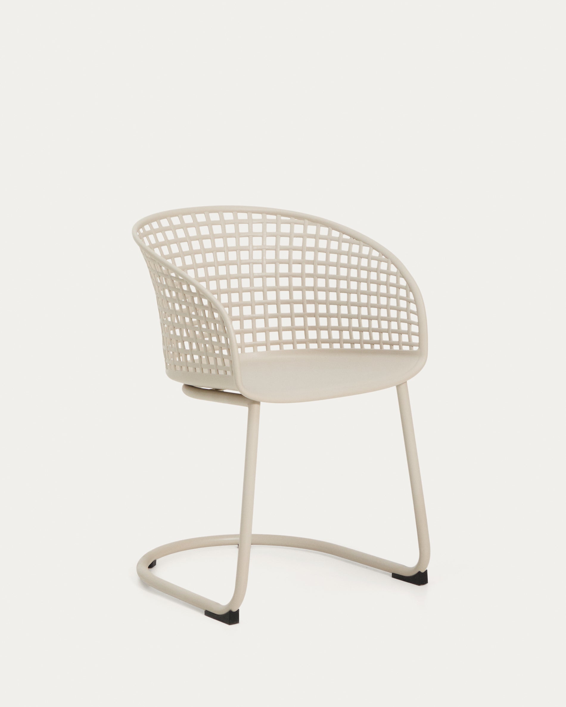 Outdoor-Stuhl Tenaro aus Kunststoff mit beigem Stahlgestell in Beige präsentiert im Onlineshop von KAQTU Design AG. Gartenstuhl ist von Kave Home