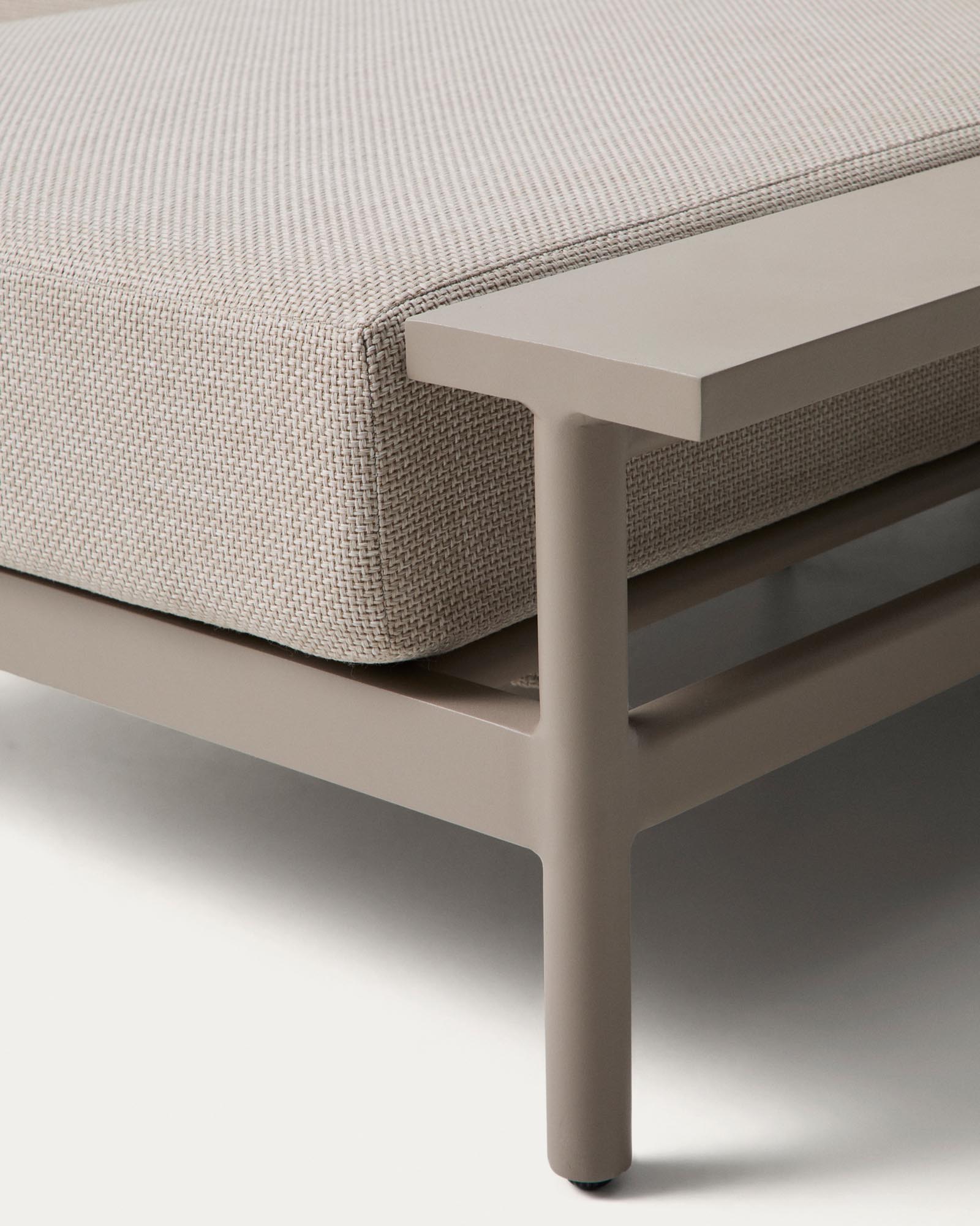 Modernes Vathi 3-Sitzer-Sofa aus Aluminium in Taupe mit rechter Chaiselongue, perfekt für stilvolle Outdoor-Lounges und gemütliche Zusammenkünfte.