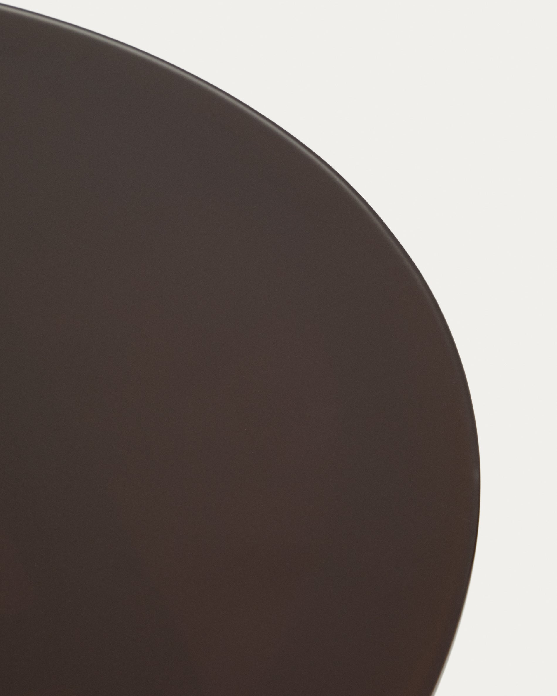 Ovaler Tisch Erice aus Aluminium und gehärtetem Glas in Braun 230 x 100 cm in Dunkelbraun präsentiert im Onlineshop von KAQTU Design AG. Gartentisch ist von Kave Home
