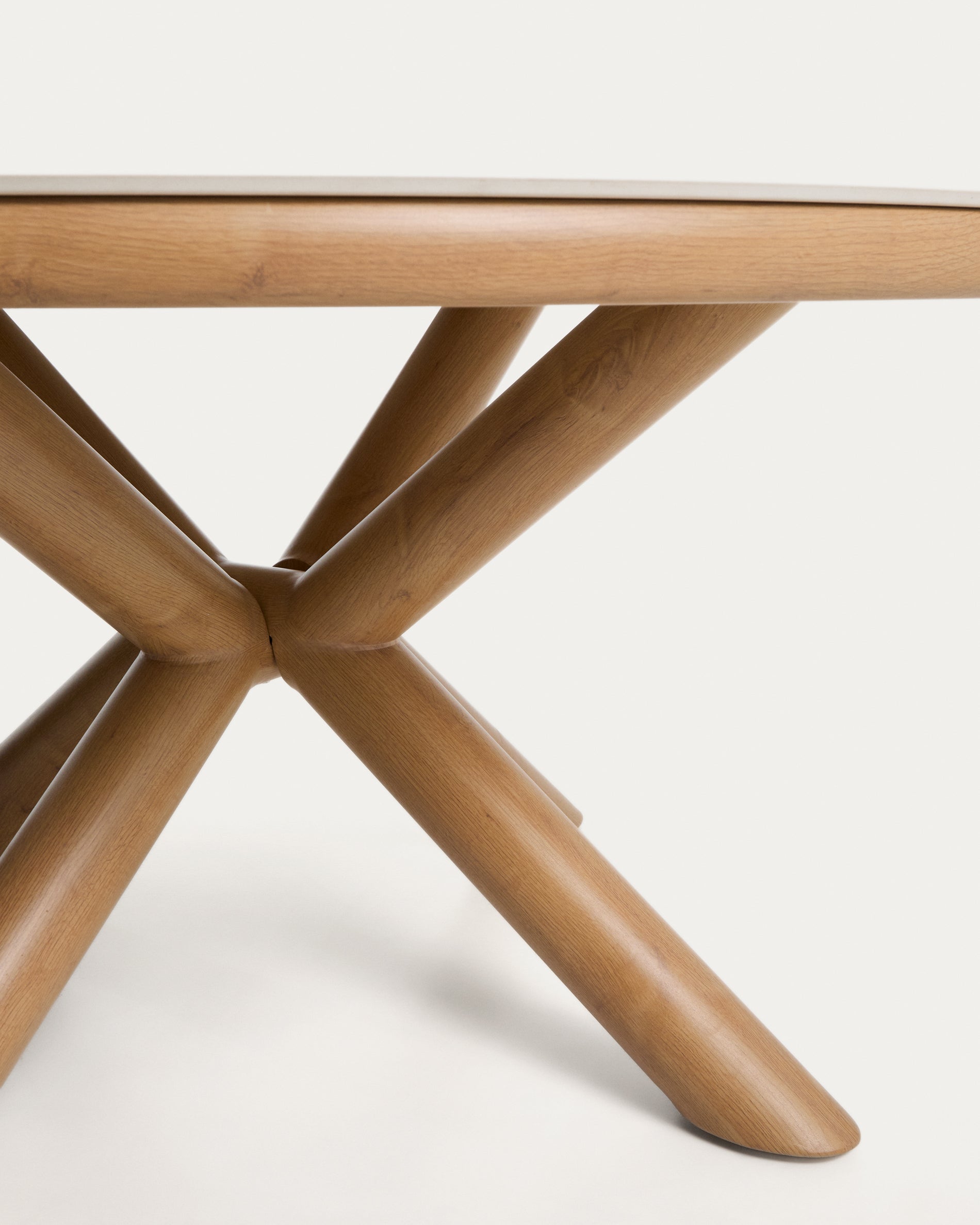 Outdoor-Tisch Mirtia aus Aluminium in Holzoptik und gesintertem Stein Ø 148 cm in Ecru präsentiert im Onlineshop von KAQTU Design AG. Gartentisch ist von Kave Home