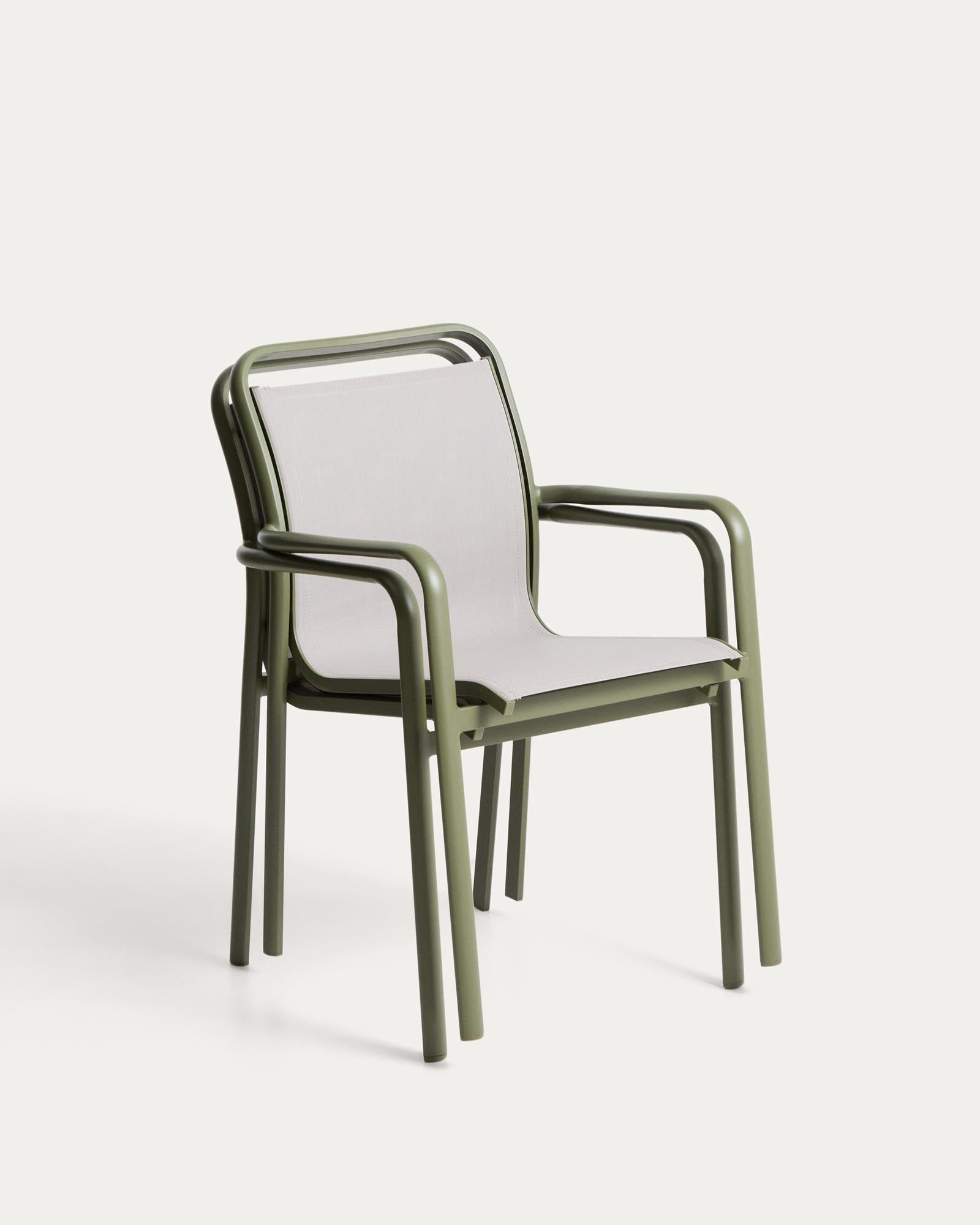 Stapelbarer Outdoor-Stuhl Luri in modernem Grün mit beigem Texteline, perfekt für entspannte Stunden im Garten oder auf der Terrasse.