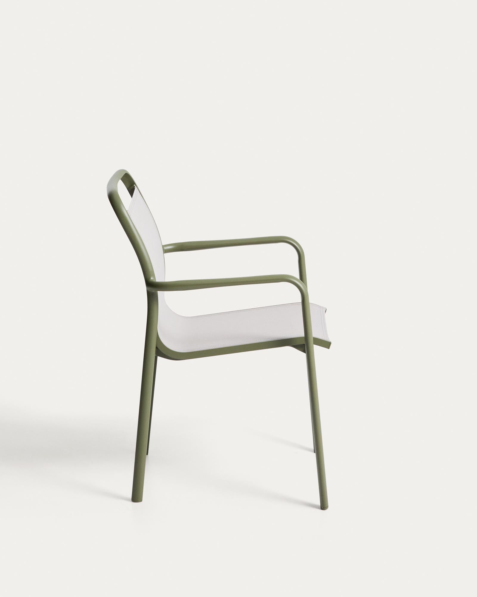 Eleganter stapelbarer Gartenstuhl Luri aus robustem Aluminium in frischem Grün und beigem Texteline, ideal für stilvolle Outdoor-Bereiche.
