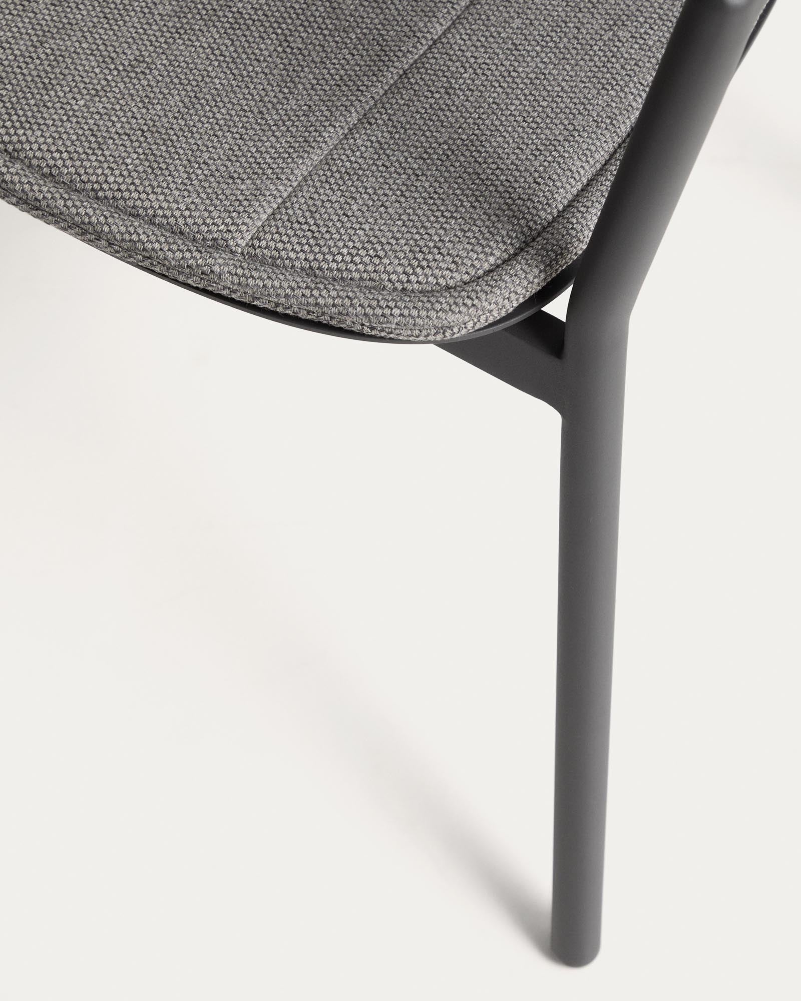 Eleganter stapelbarer Gartenstuhl Alimia aus robustem Aluminium in Graphit, kombiniert mit grauem Synthetikseil für modernen Komfort im Freien.