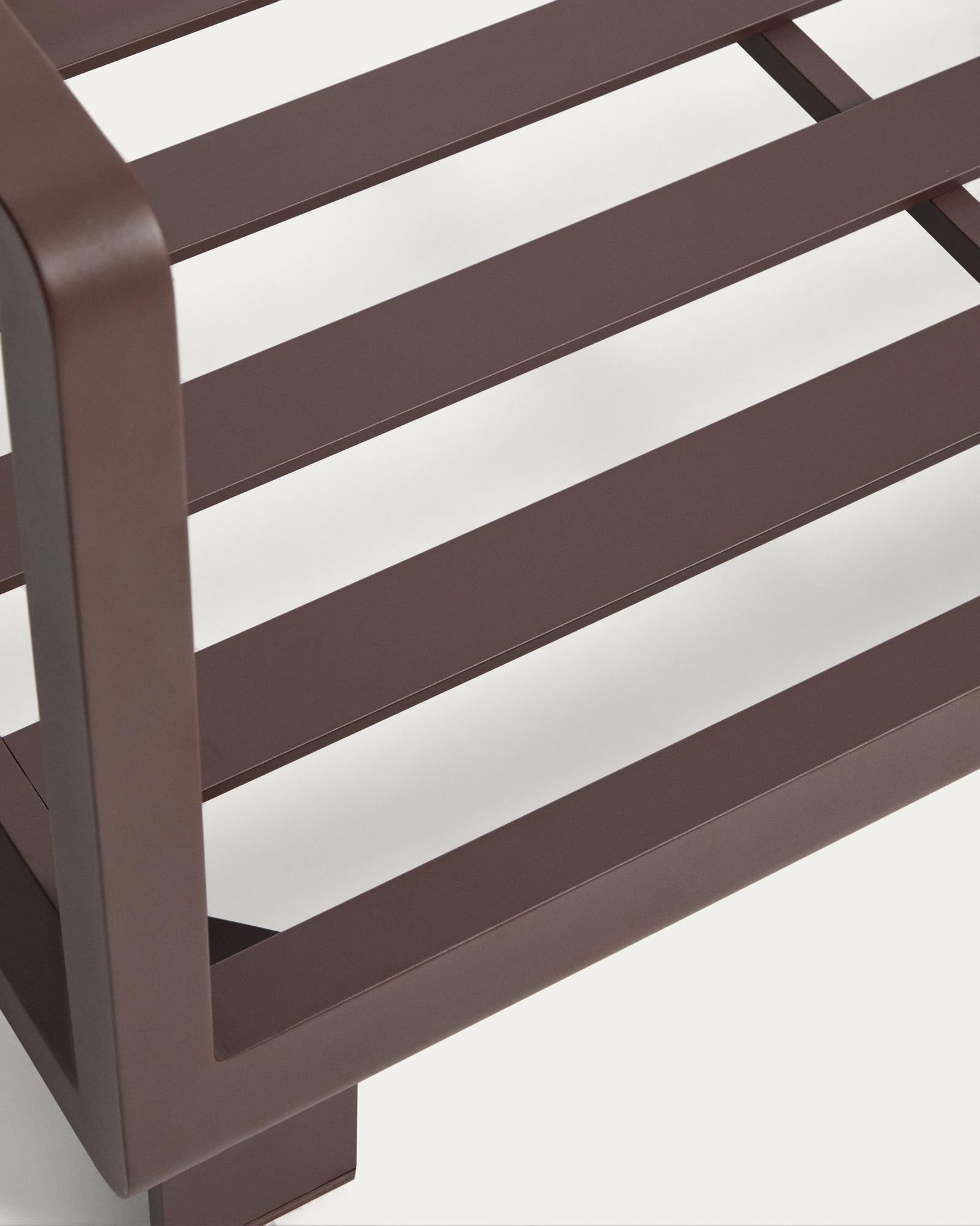 Elegantes Loungeset Nerano bestehend aus einem gemütlichen 3-Sitzer Sofa in Braun und einem modernen Couchtisch aus Aluminium, ideal für den Außenbereich.