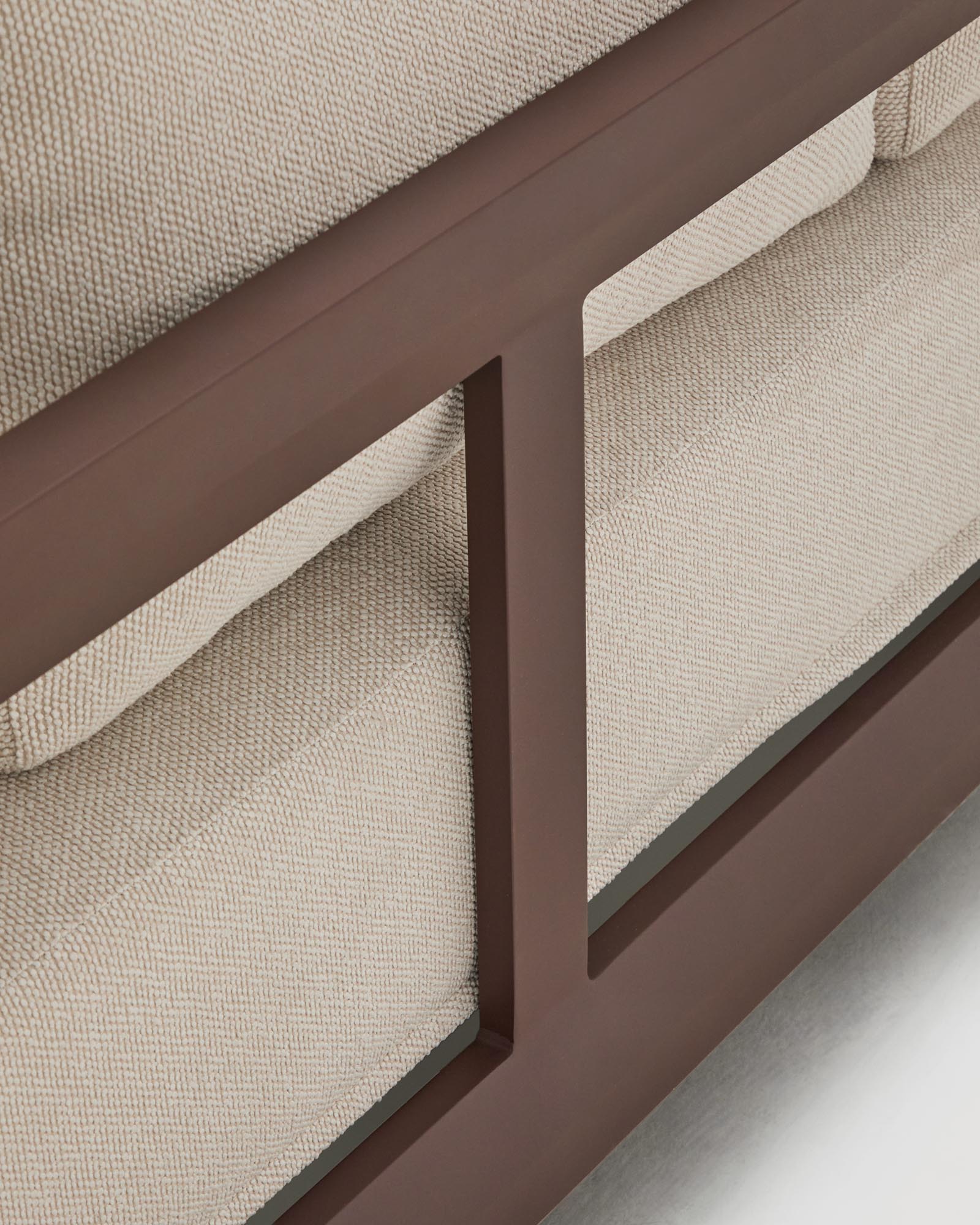 Elegantes 3-Sitzer-Sofa Nerano aus robustem Aluminium in warmem Braun, ideal für stilvolle Lounge-Bereiche im Freien.