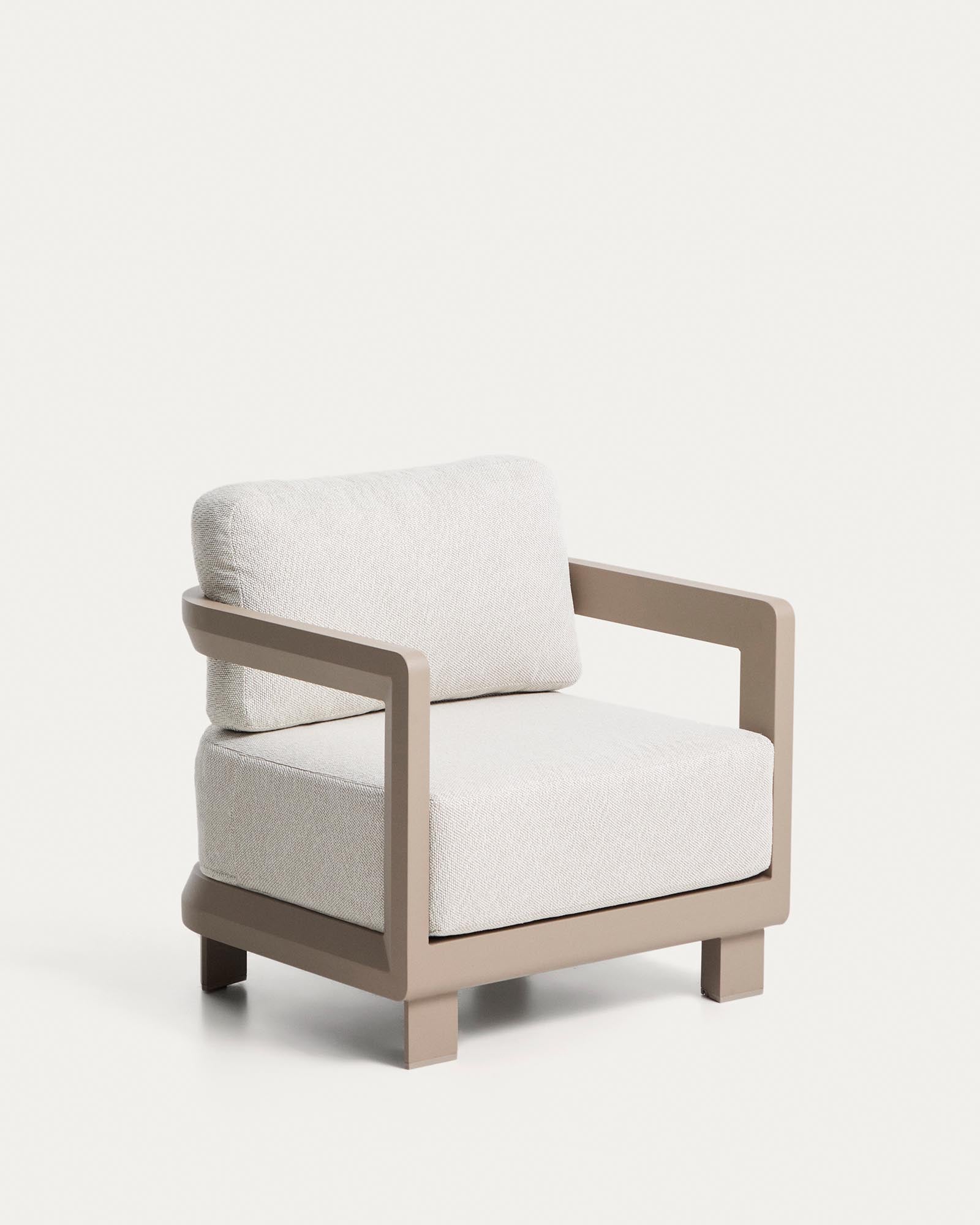 Outdoor-Sessel Nerano aus Aluminium in Taupe in Taupe präsentiert im Onlineshop von KAQTU Design AG. Outdoor-Sessel ist von Kave Home