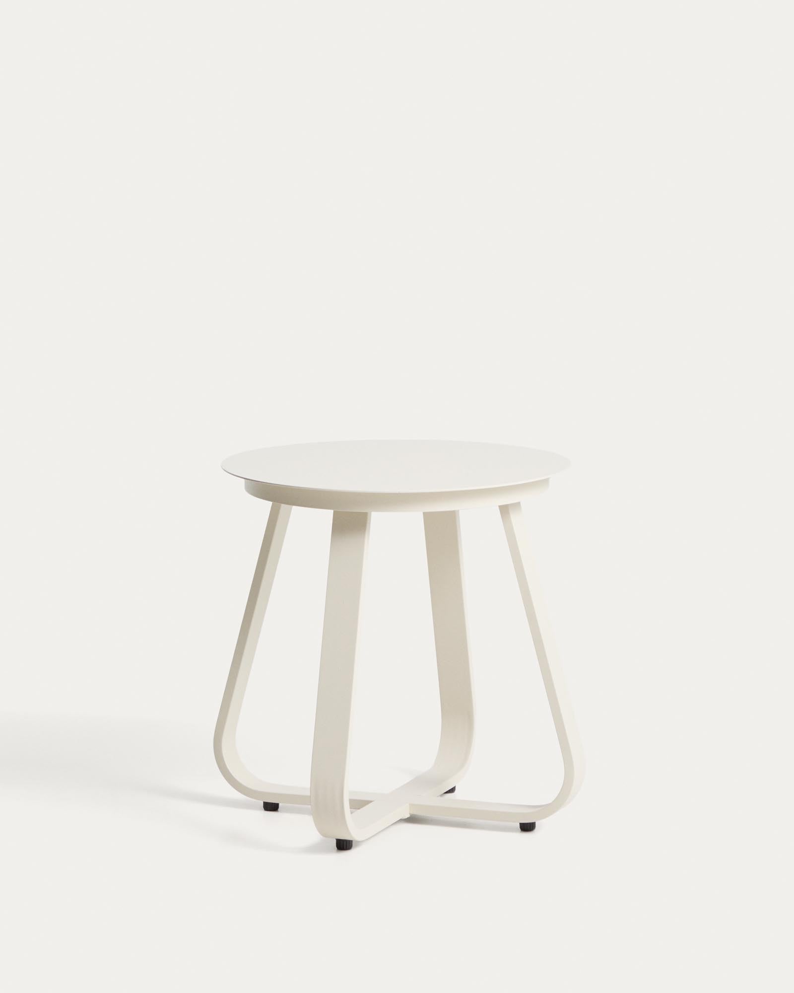 Outdoor Beistelltisch Tamaris aus ecrufarbenem Aluminium Ø 48 cm in Ecru präsentiert im Onlineshop von KAQTU Design AG. Beistelltisch Outdoor ist von Kave Home
