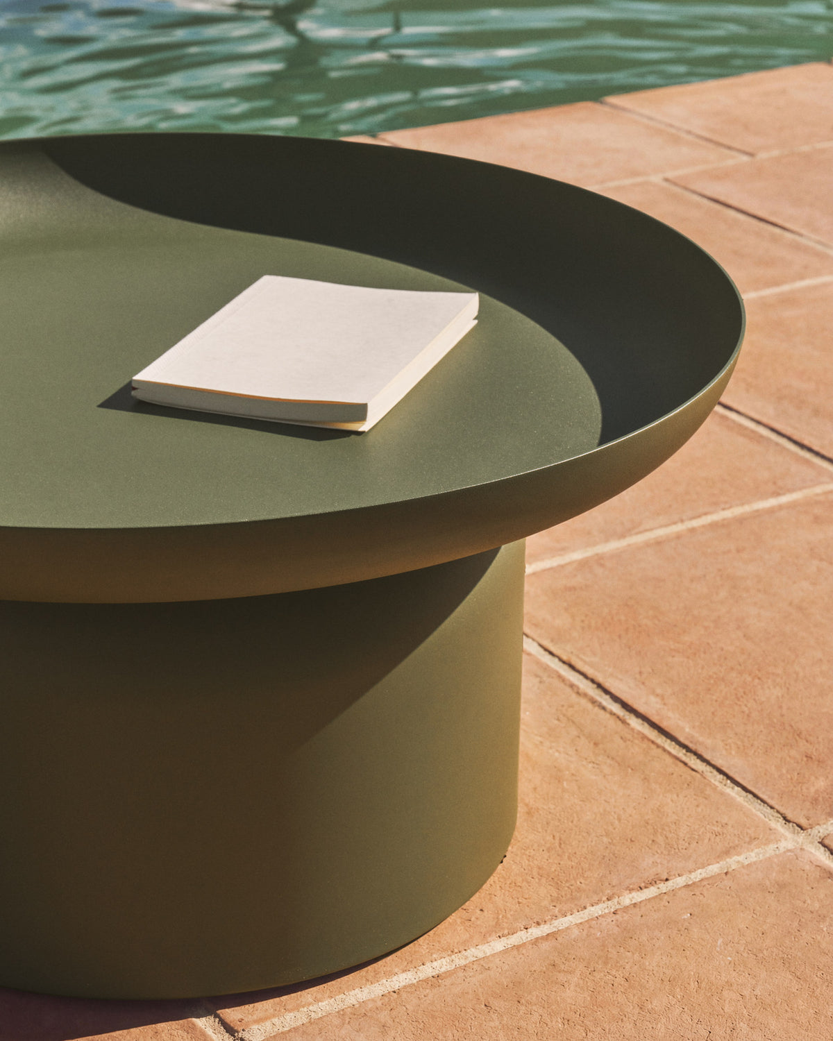 Couchtisch Arcola aus Aluminium in Grün, Ø 70 cm in Grün, Hellgrün präsentiert im Onlineshop von KAQTU Design AG. Loungetisch ist von Kave Home