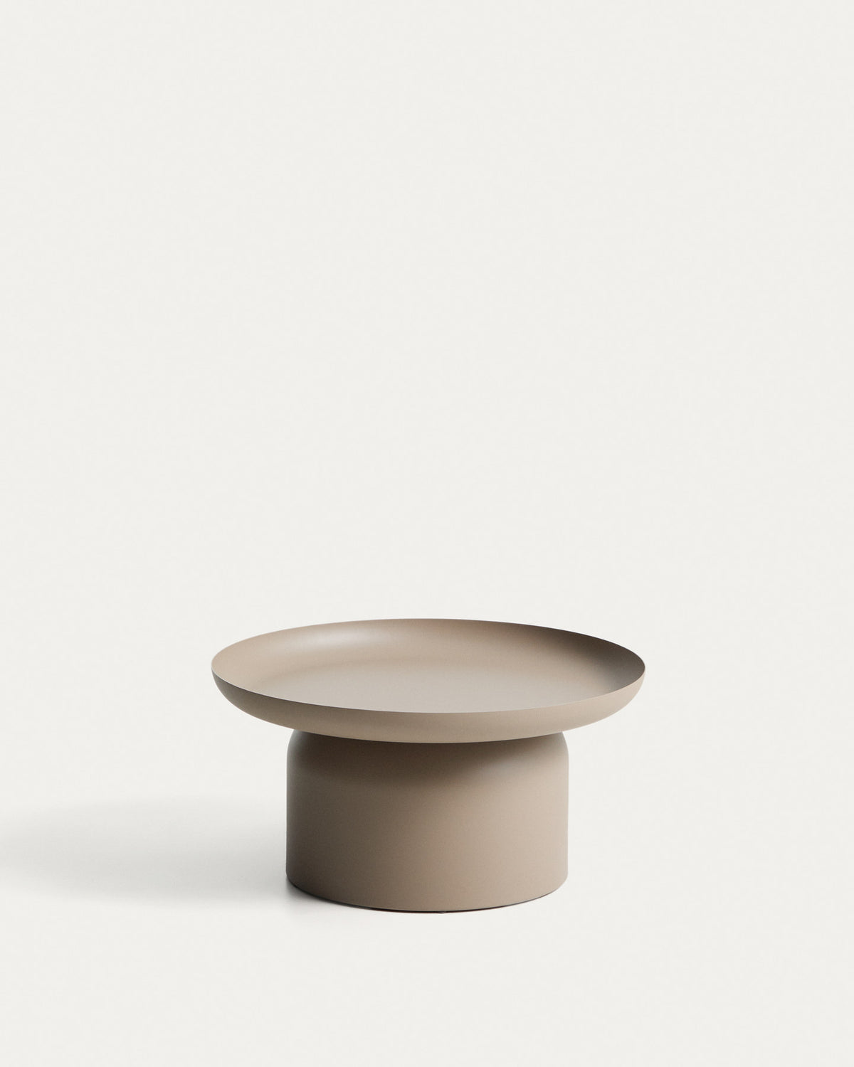 Couchtisch Arcola aus Aluminium in Taupe, Ø 70 cm in Taupe präsentiert im Onlineshop von KAQTU Design AG. Loungetisch ist von Kave Home