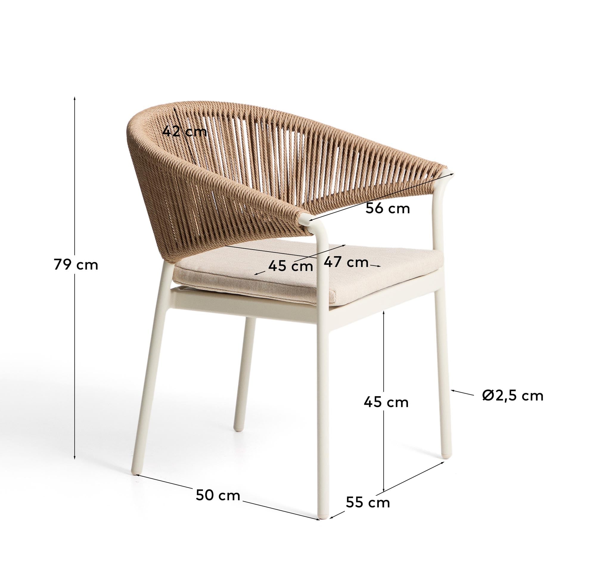 Eleganter Gartenstuhl Zuara in Ecrufarben mit braunem Synthetikseil, ideal für entspannte Stunden im Freien und stilvolle Terrassengestaltung.