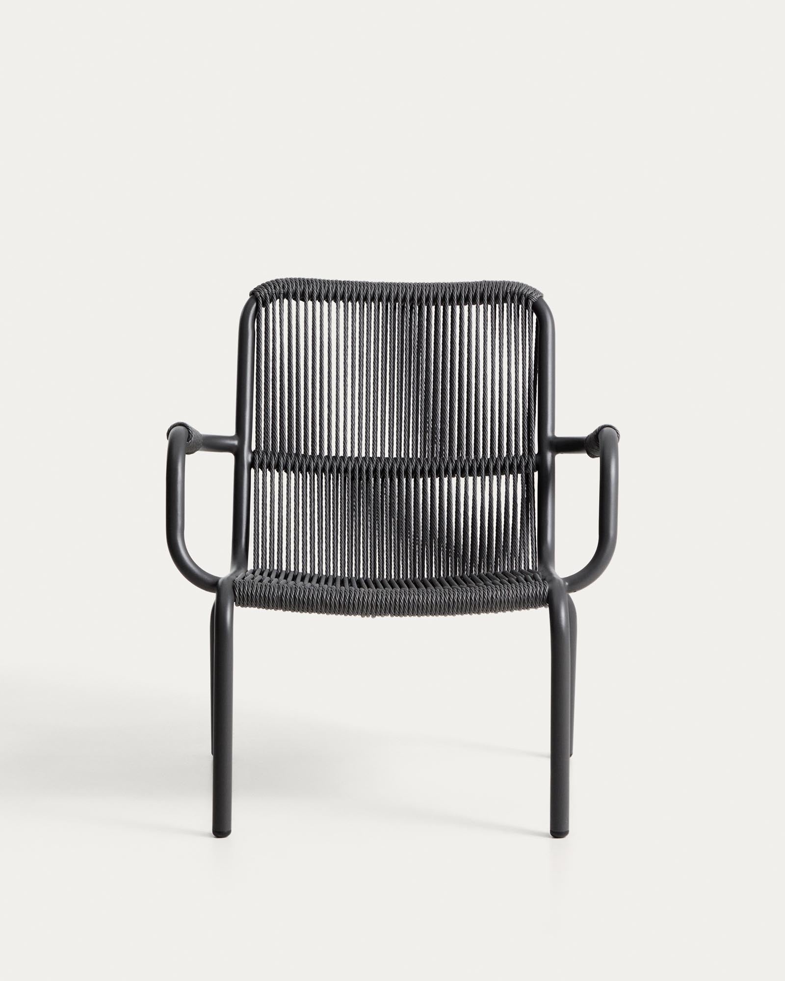 Stapelbarer Sessel Salis in graphitgrau, gefertigt aus Aluminium und Synthetikseil, perfekt für Garten und Terrasse.