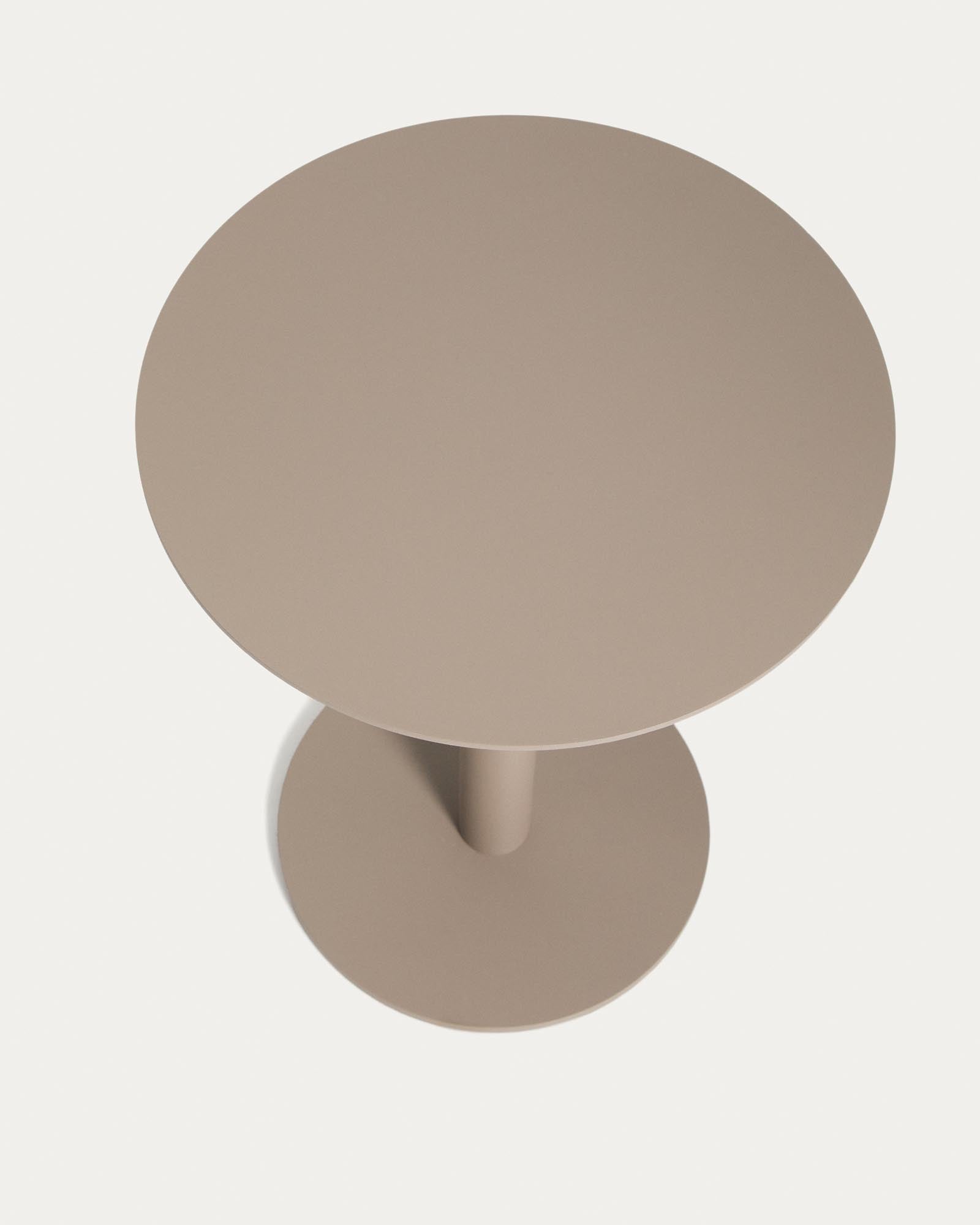 Eleganter taupefarbener Aluminium-Beistelltisch Asinara, Ø 40 cm, ideal für Garten und Terrasse, vereint Stil und Funktionalität.